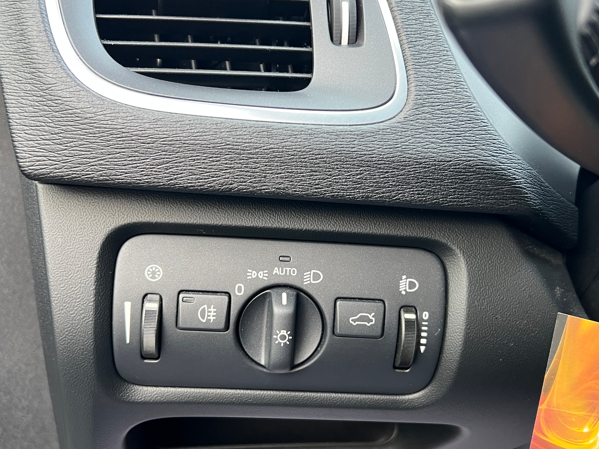 VOLVO V40 D2 Momentum-image-19