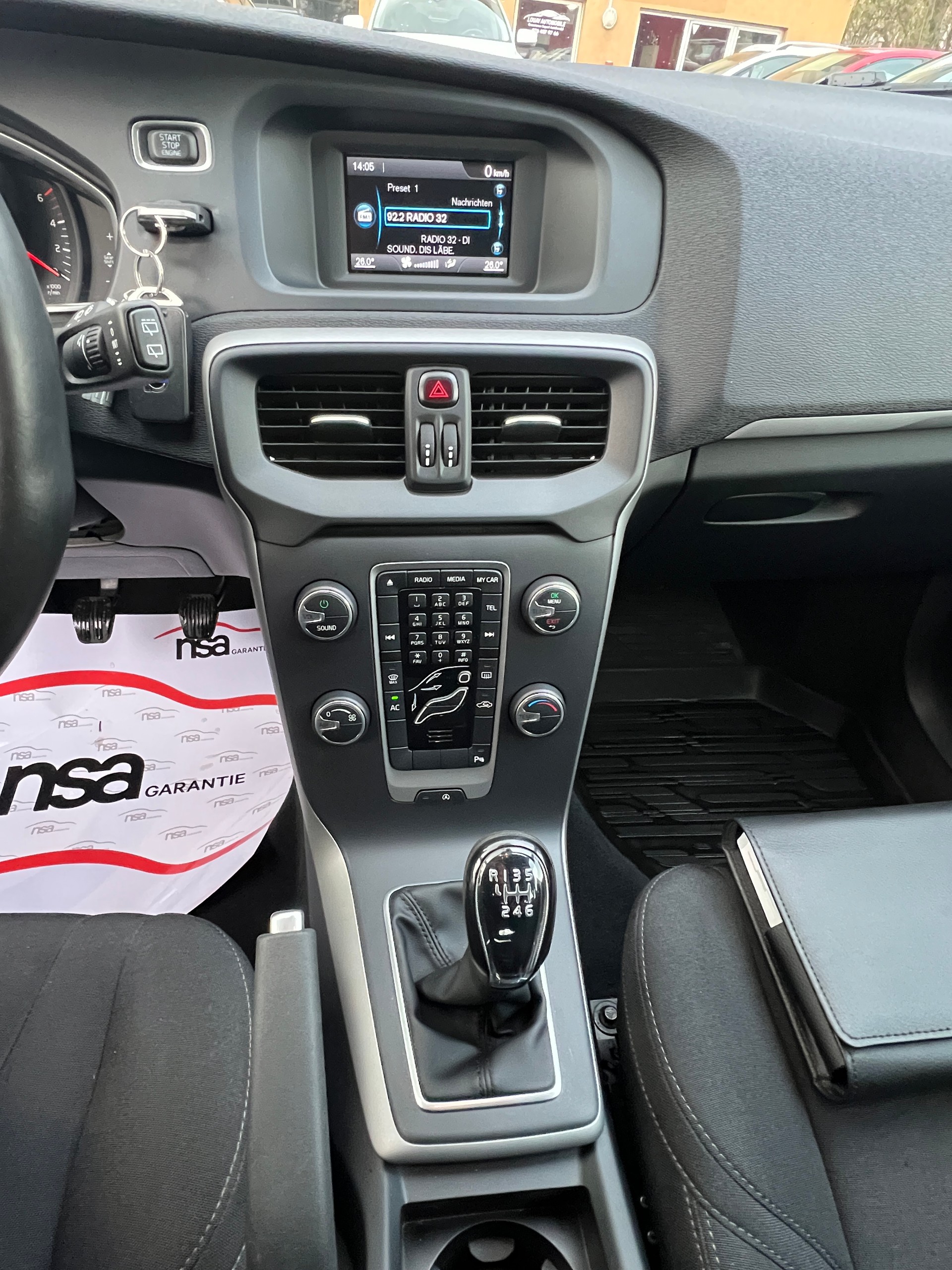 VOLVO V40 D2 Momentum-image-14