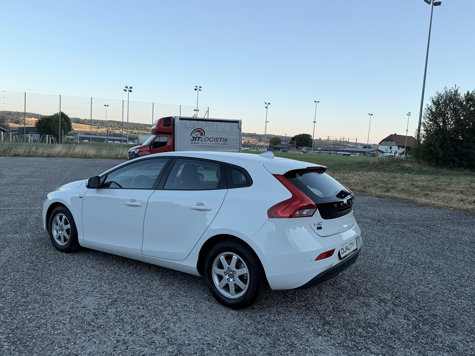 VOLVO V40 D2 Momentum-image-4