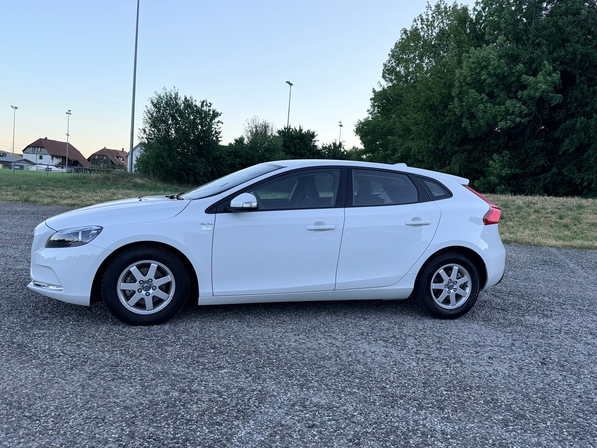 VOLVO V40 D2 Momentum-image-9