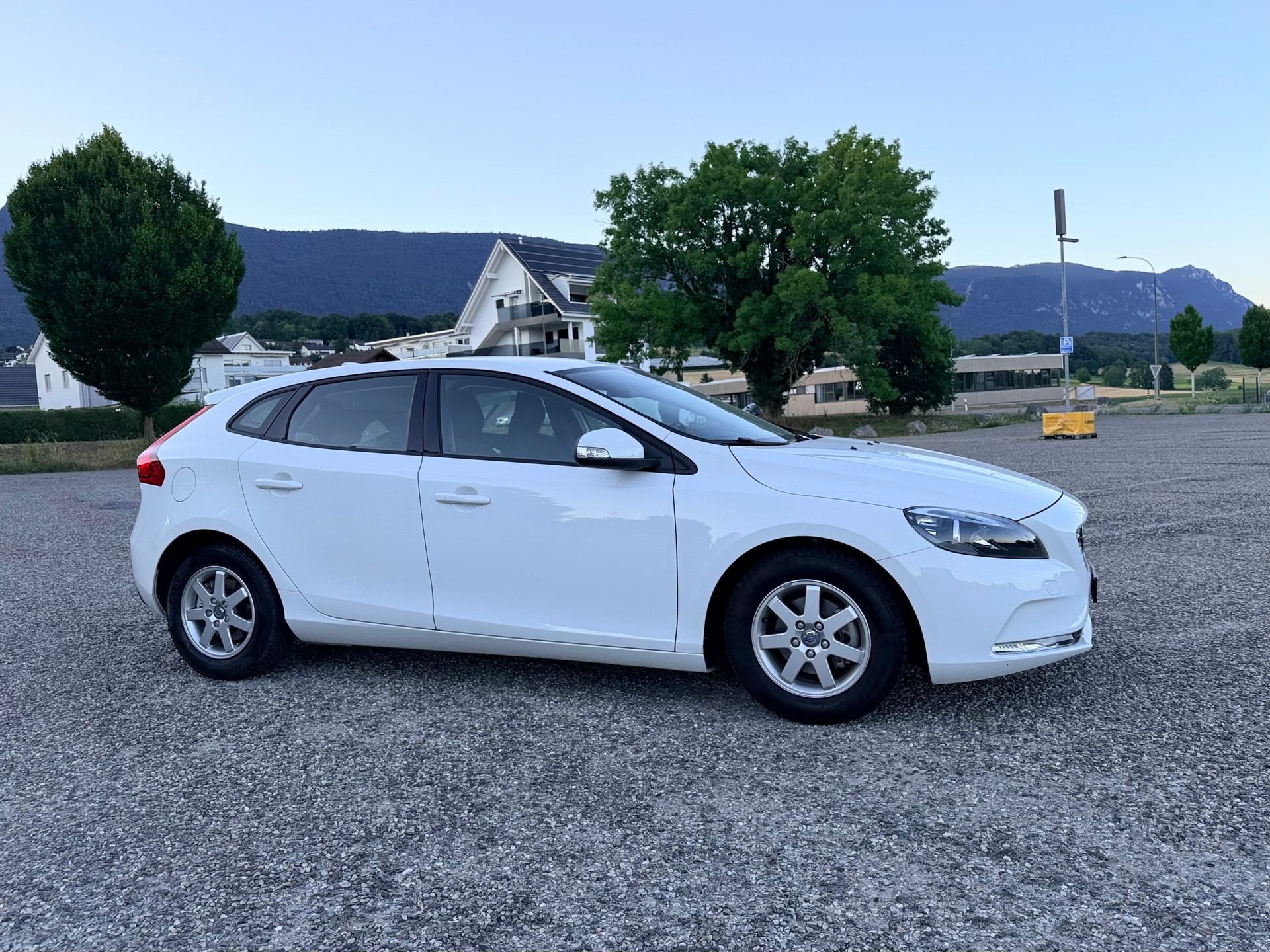 VOLVO V40 D2 Momentum-image-3
