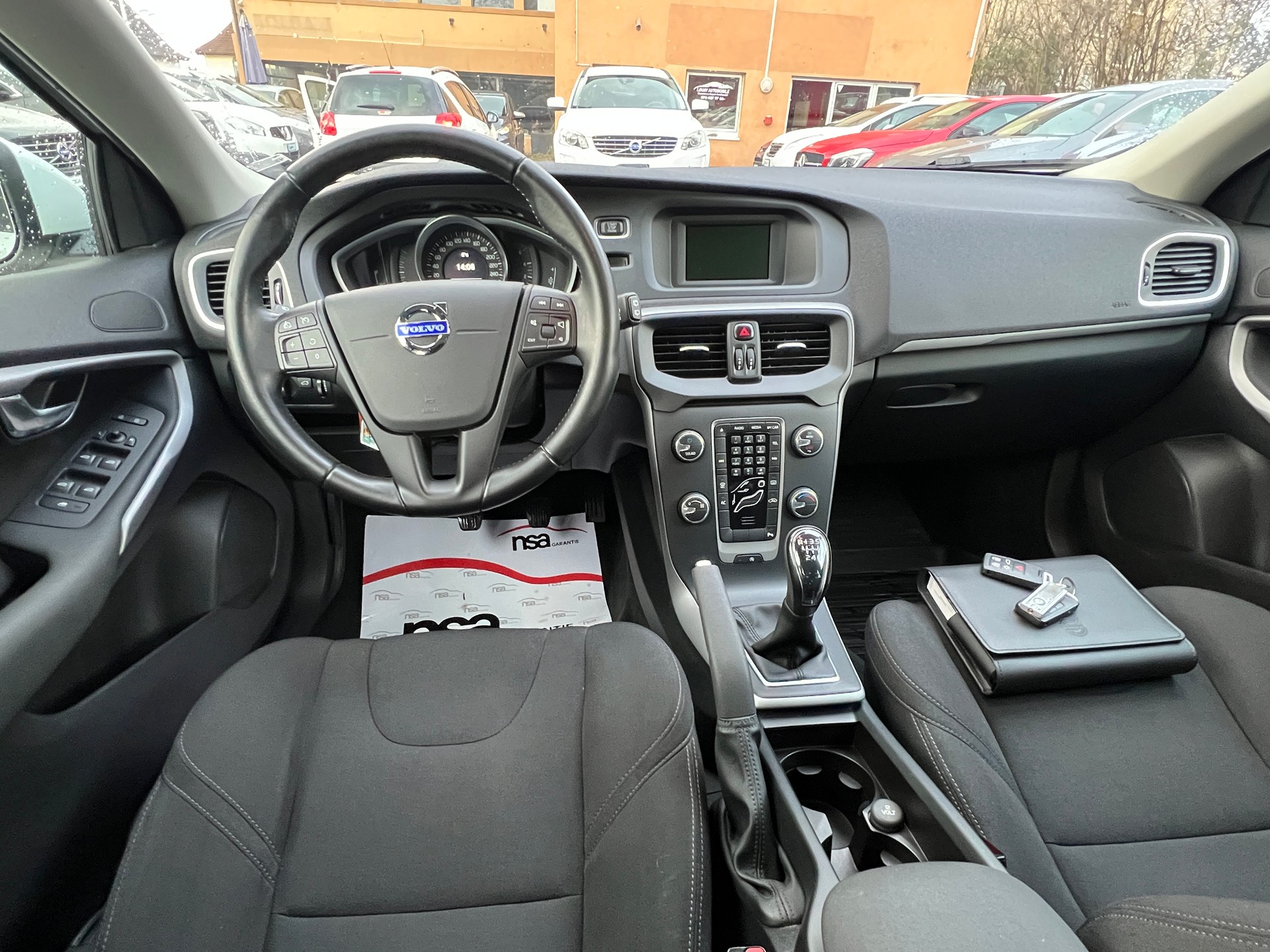 VOLVO V40 D2 Momentum-image-12