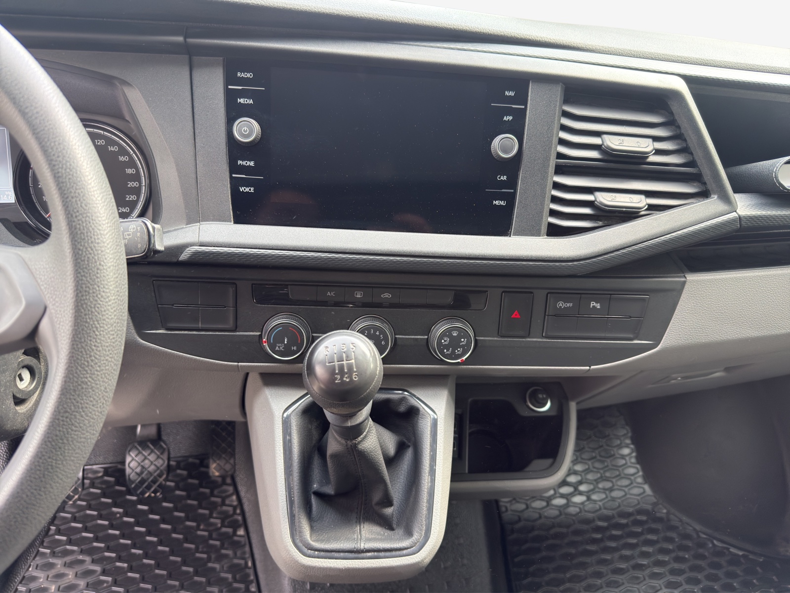 VW T6.1 2.0 TDI 4Motion-image-10
