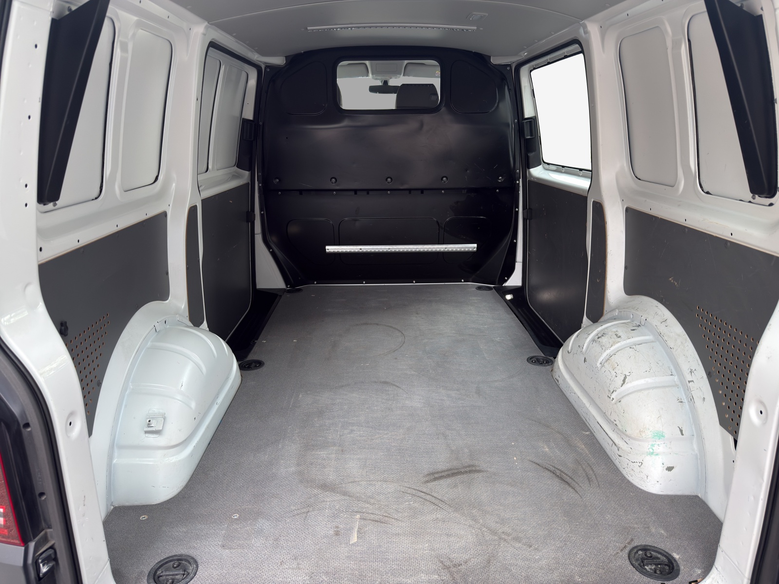 VW T6.1 2.0 TDI 4Motion-image-12