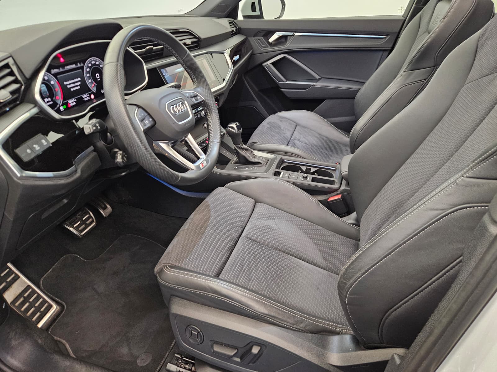 AUDI Q3 Sportback 40 TFSI S line quattro S-tronic-image-10