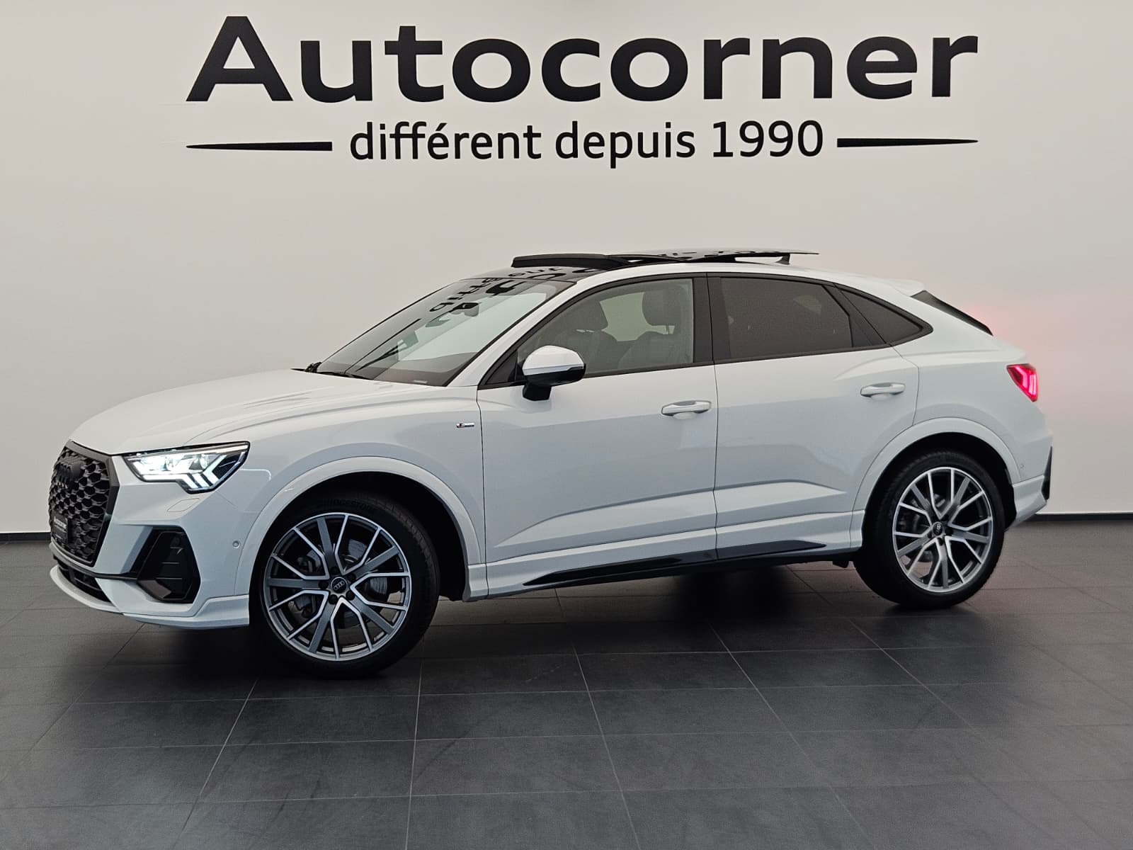 AUDI Q3 Sportback 40 TFSI S line quattro S-tronic-image-0