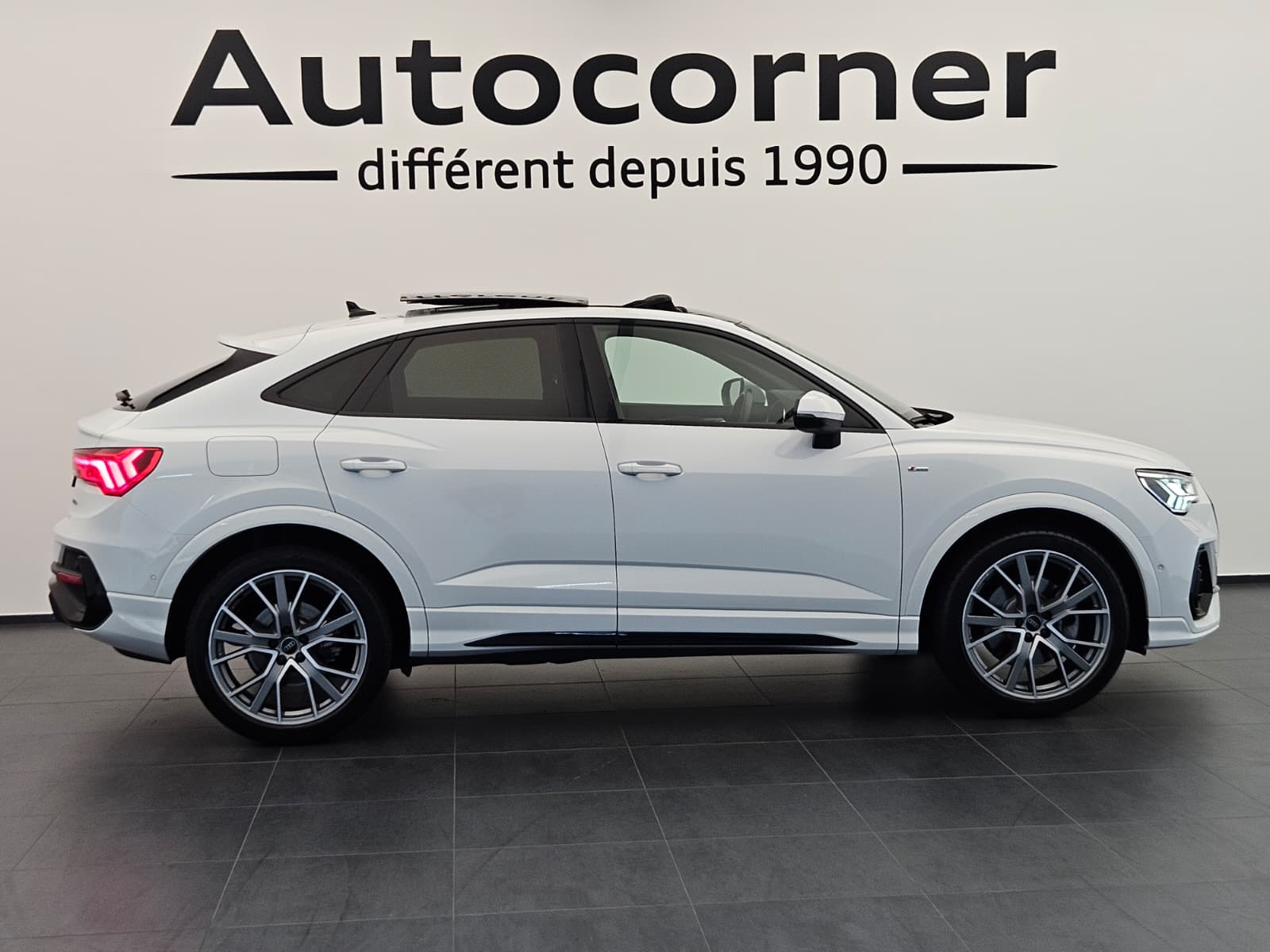 AUDI Q3 Sportback 40 TFSI S line quattro S-tronic-image-5