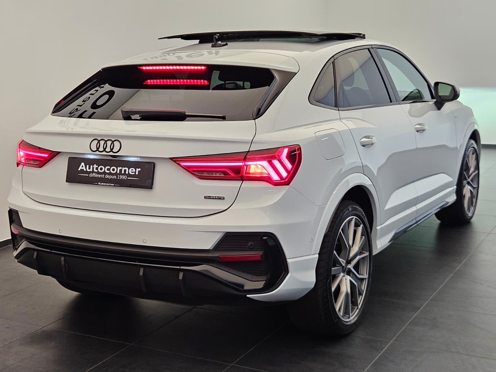 AUDI Q3 Sportback 40 TFSI S line quattro S-tronic-image-6