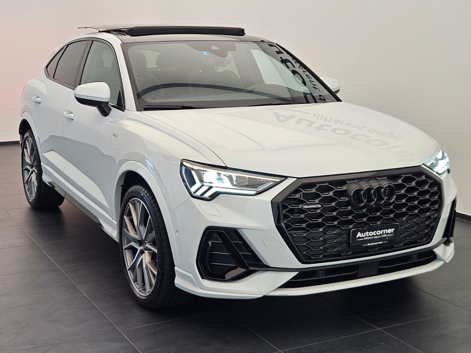 AUDI Q3 Sportback 40 TFSI S line quattro S-tronic-image-4