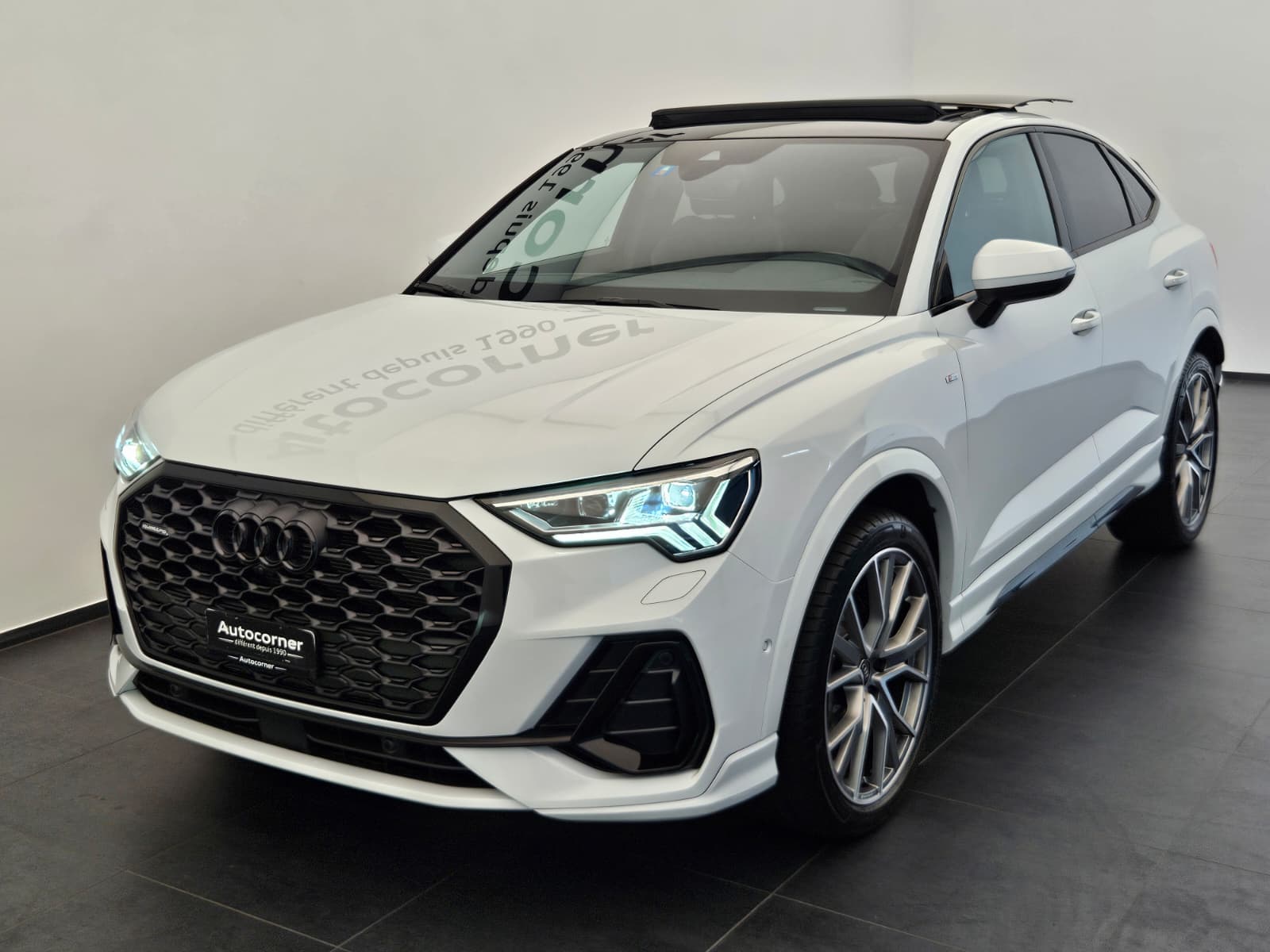 AUDI Q3 Sportback 40 TFSI S line quattro S-tronic-image-2