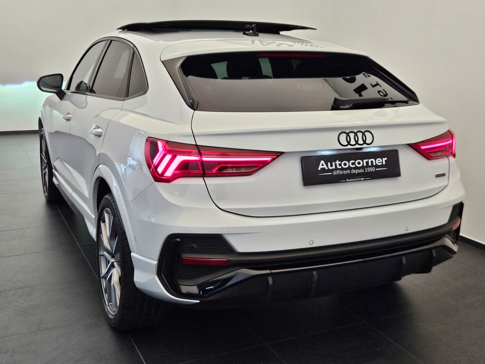 AUDI Q3 Sportback 40 TFSI S line quattro S-tronic-image-8