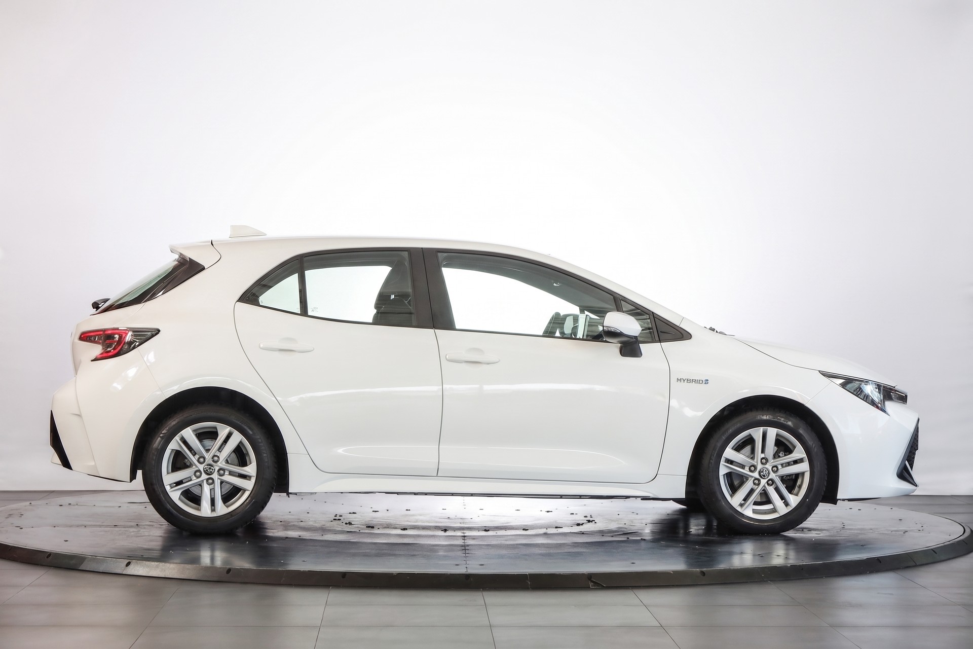 TOYOTA Corolla 1.8 HSD Trend e-CVT-image-3
