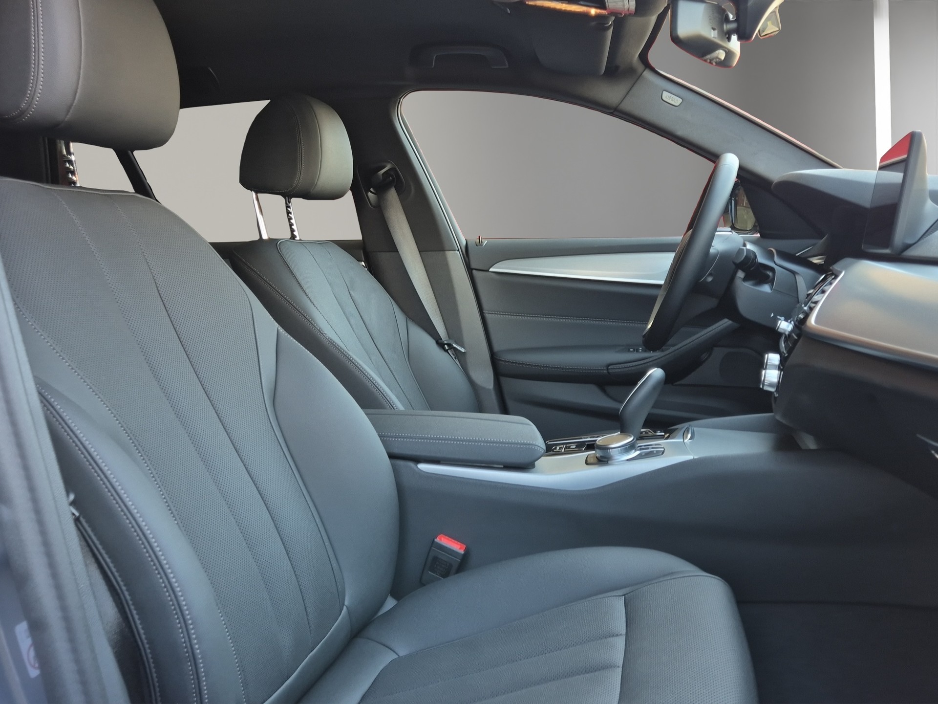 BMW 530d xDrive 48V Touring Steptronic-image-16