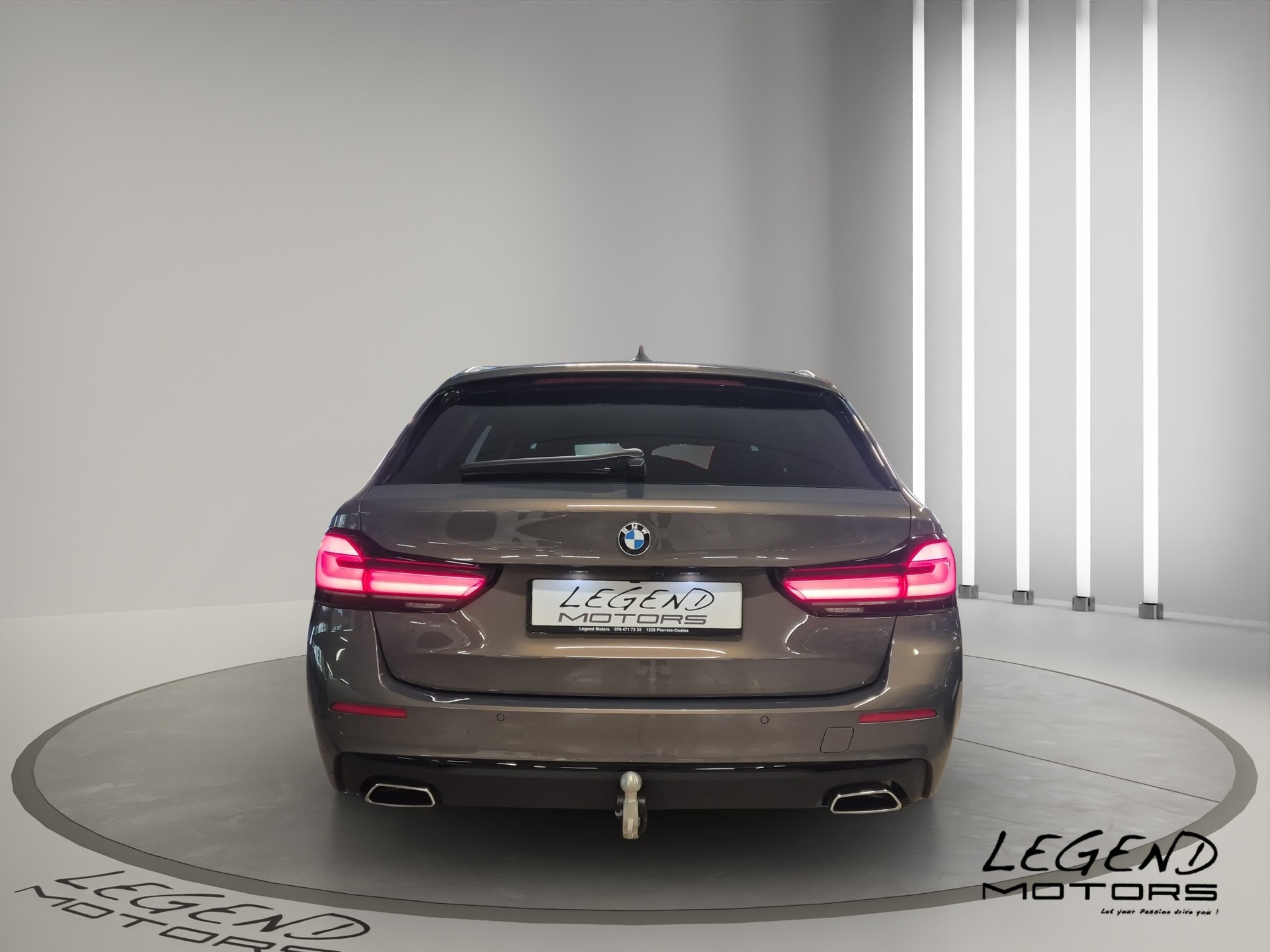 BMW 530d xDrive 48V Touring Steptronic-image-4