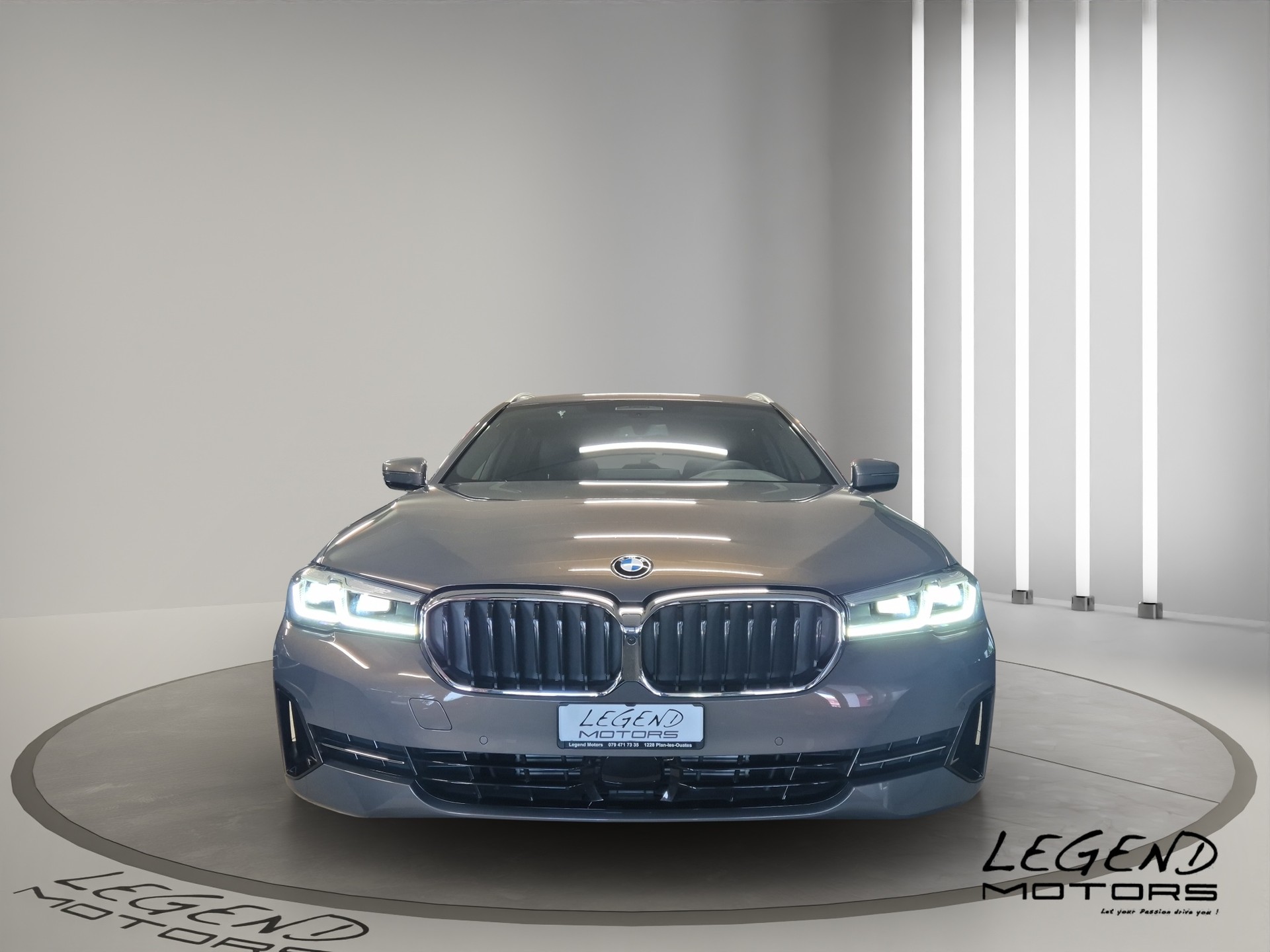 BMW 530d xDrive 48V Touring Steptronic-showroom-element-1