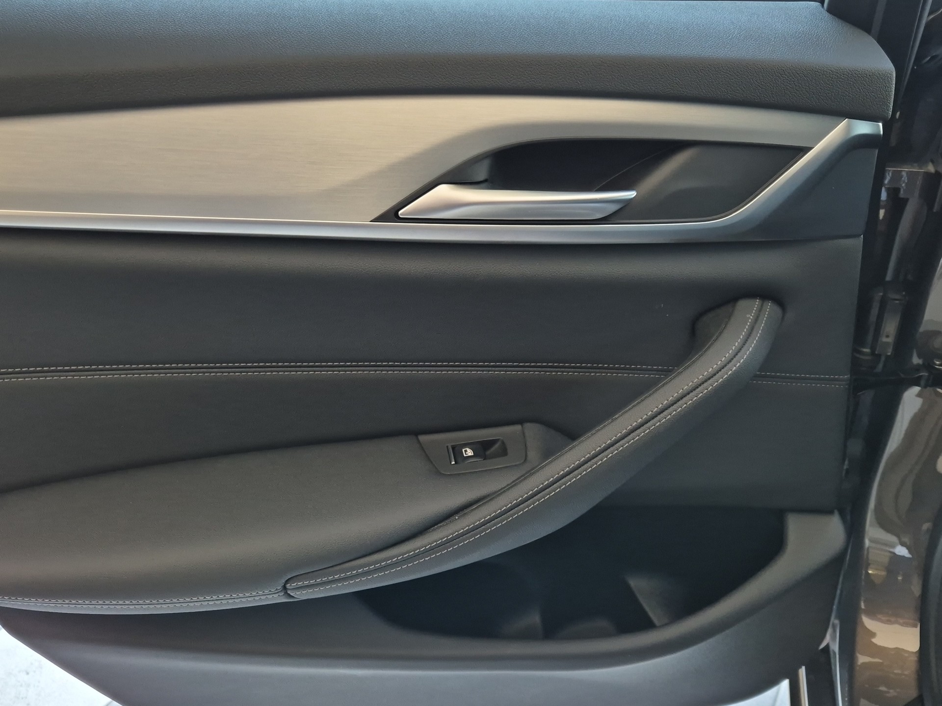 BMW 530d xDrive 48V Touring Steptronic-image-11