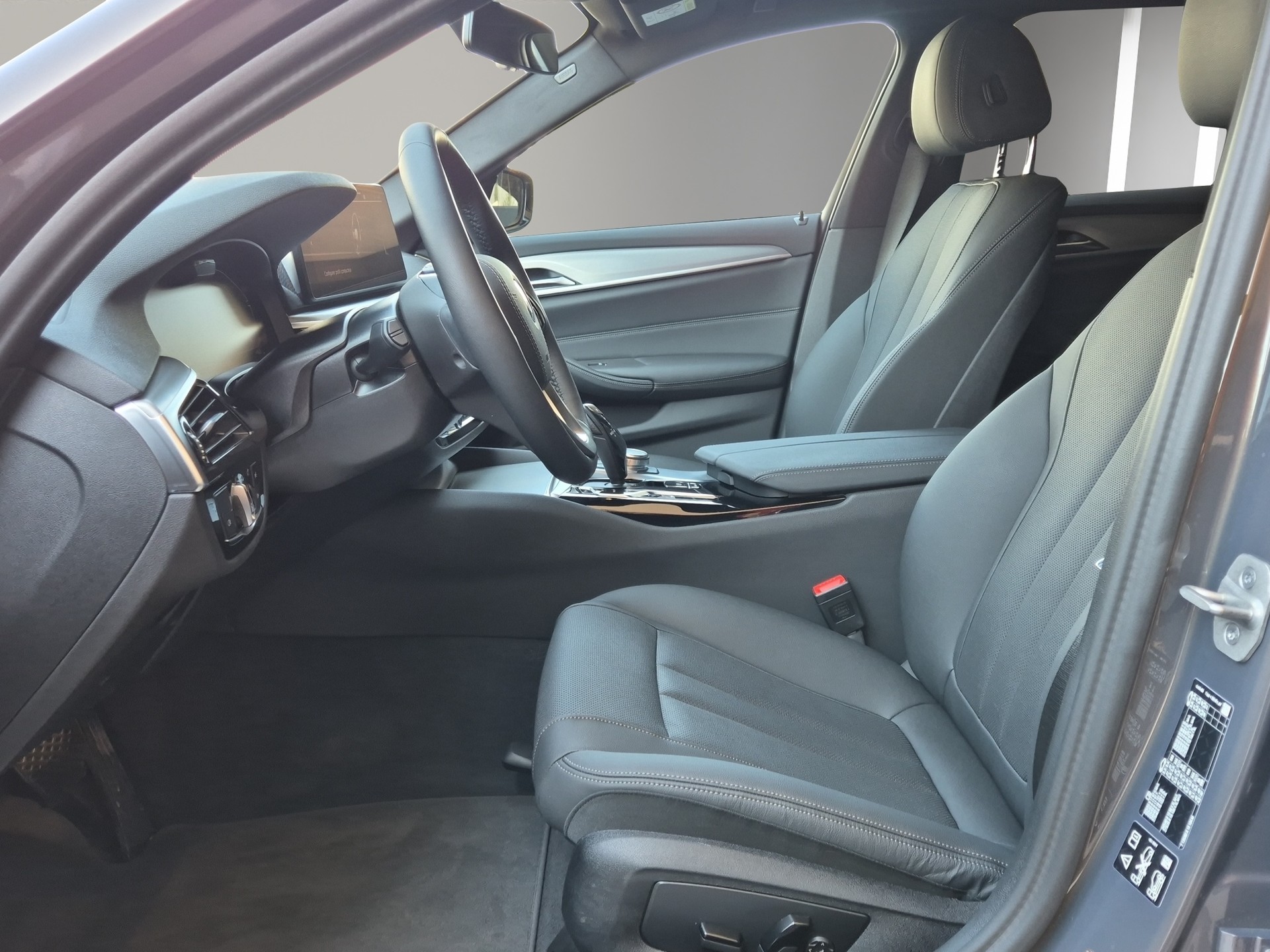 BMW 530d xDrive 48V Touring Steptronic-image-7
