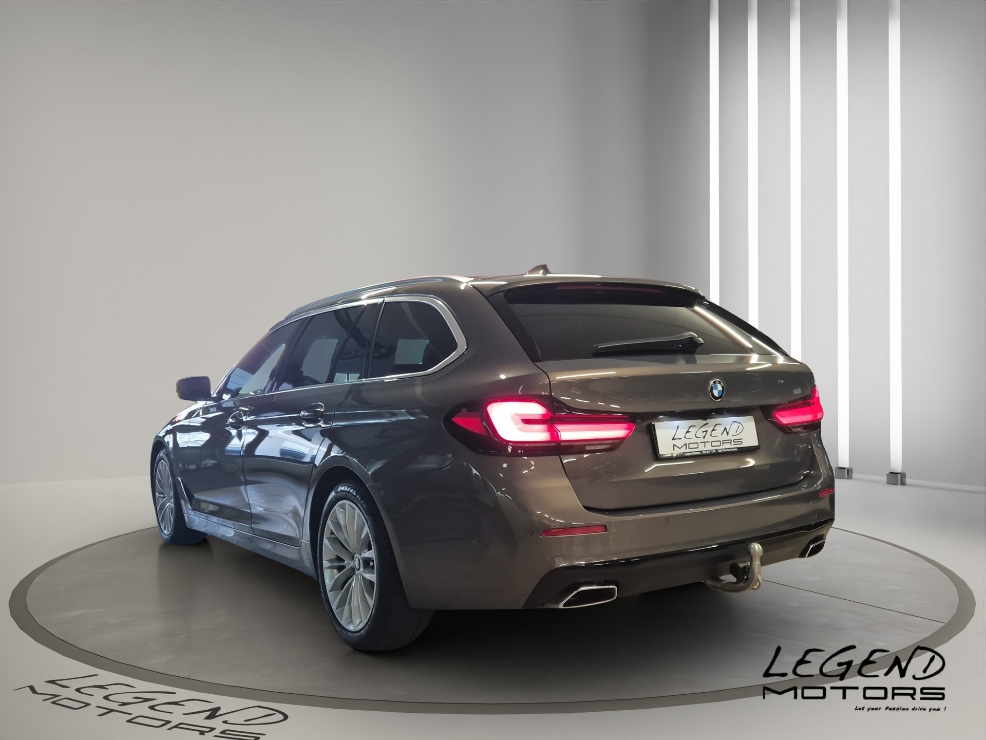 BMW 530d xDrive 48V Touring Steptronic-showroom-element-3