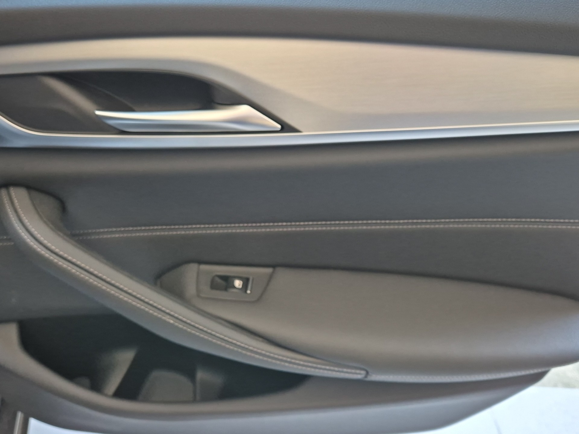 BMW 530d xDrive 48V Touring Steptronic-image-13