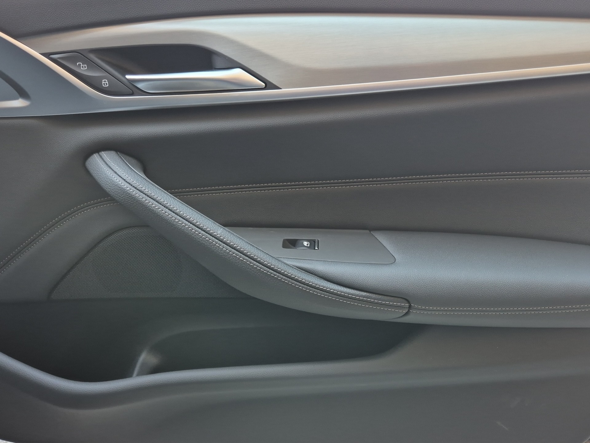 BMW 530d xDrive 48V Touring Steptronic-image-15