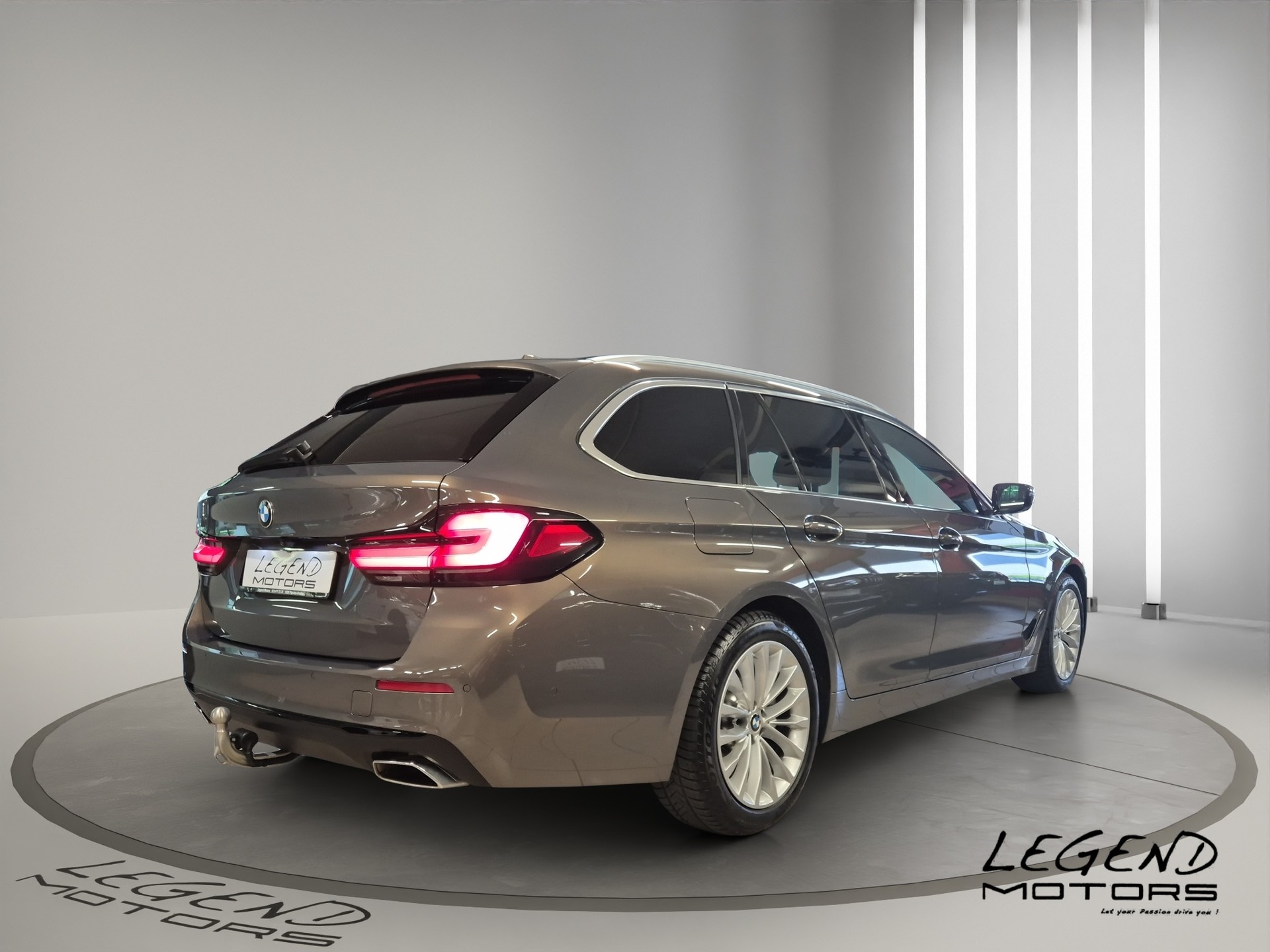 BMW 530d xDrive 48V Touring Steptronic-image-5
