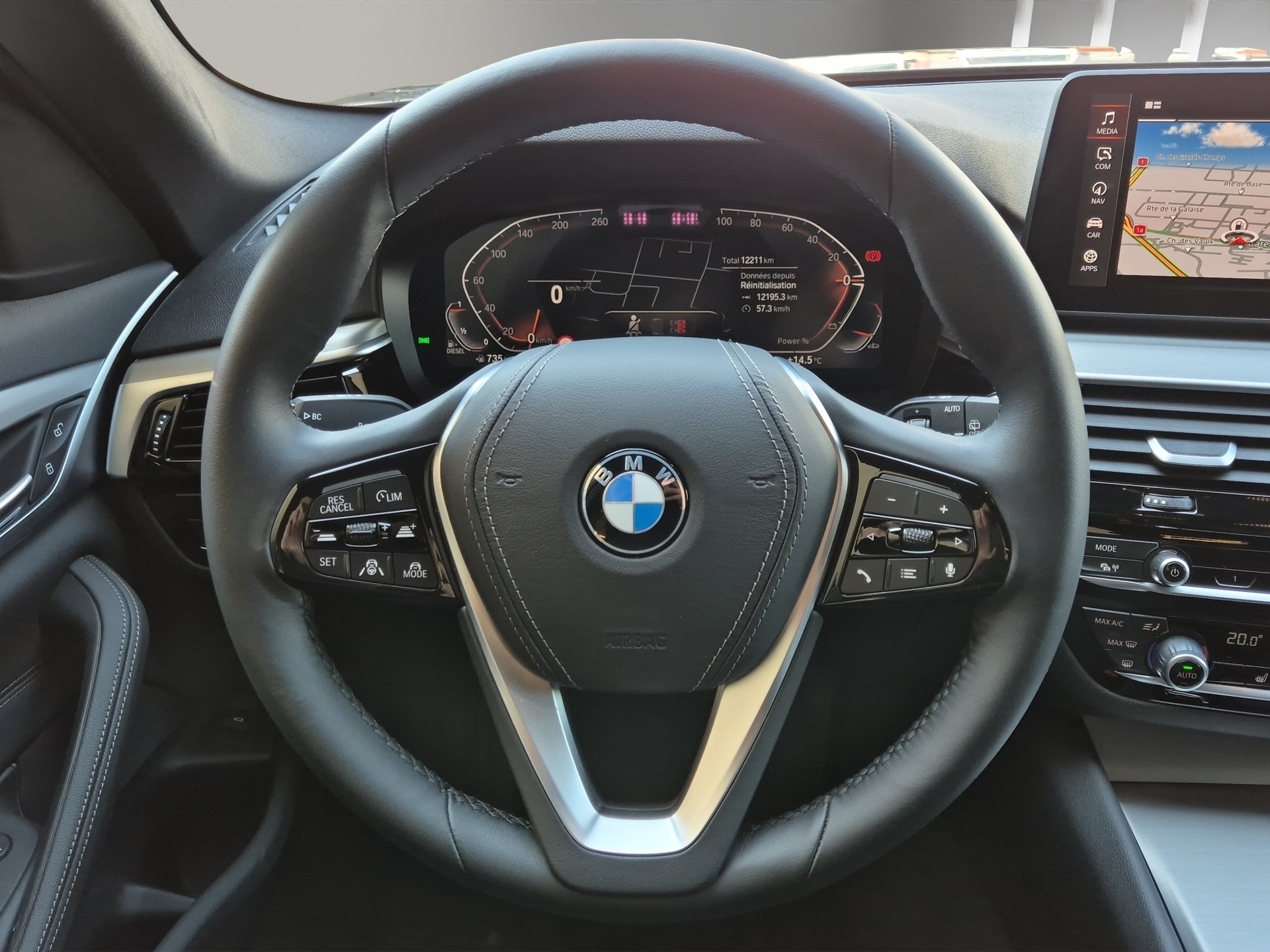 BMW 530d xDrive 48V Touring Steptronic-image-9