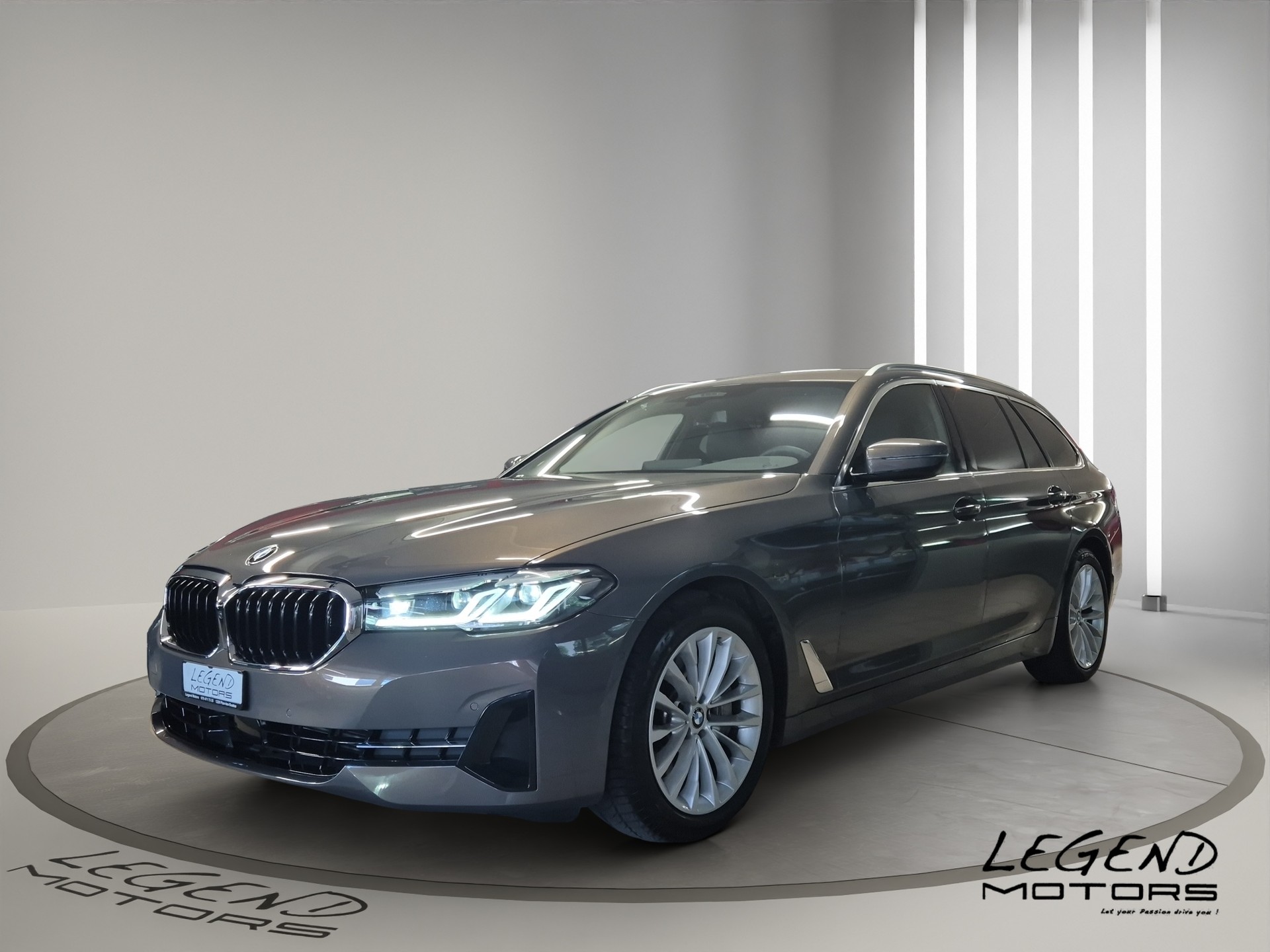 BMW 530d xDrive 48V Touring Steptronic-showroom-element-2