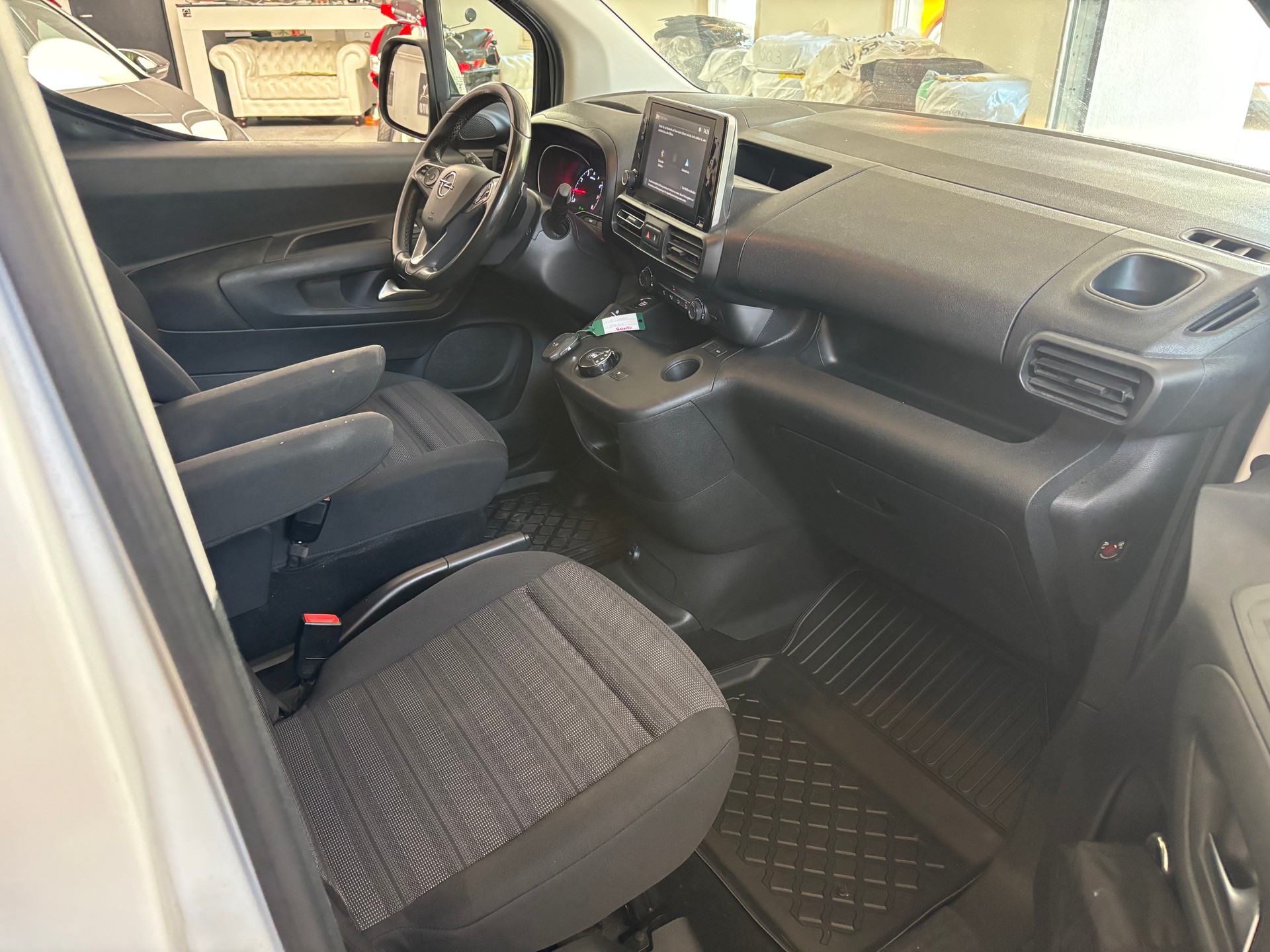 OPEL Combo Life 1.2 Ultimate Automat-image-9