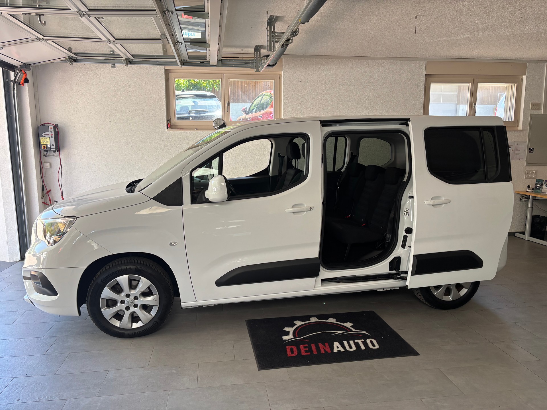 OPEL Combo Life 1.2 Ultimate Automat-image-1