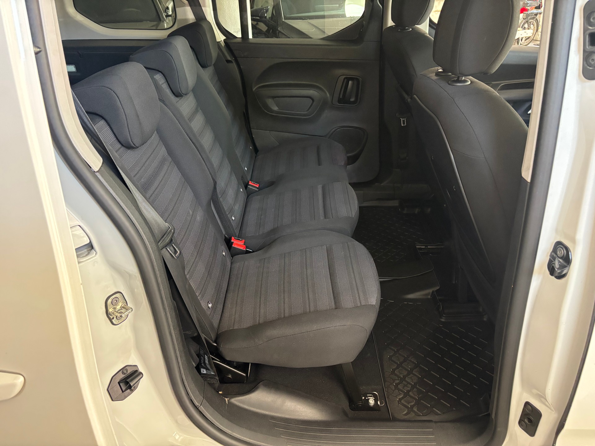 OPEL Combo Life 1.2 Ultimate Automat-image-8
