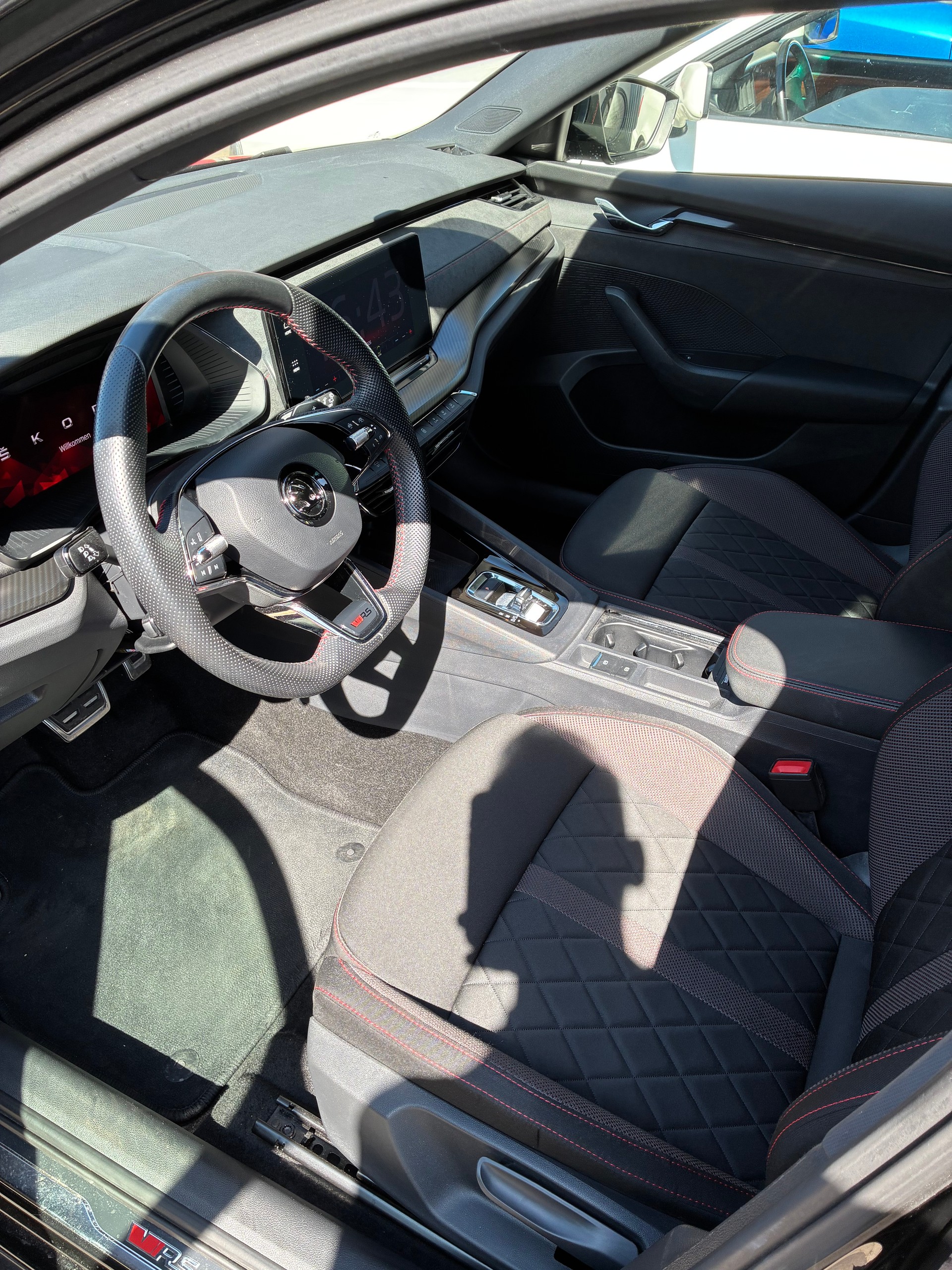 SKODA Octavia Combi 2.0 TSI DSG RS-image-8