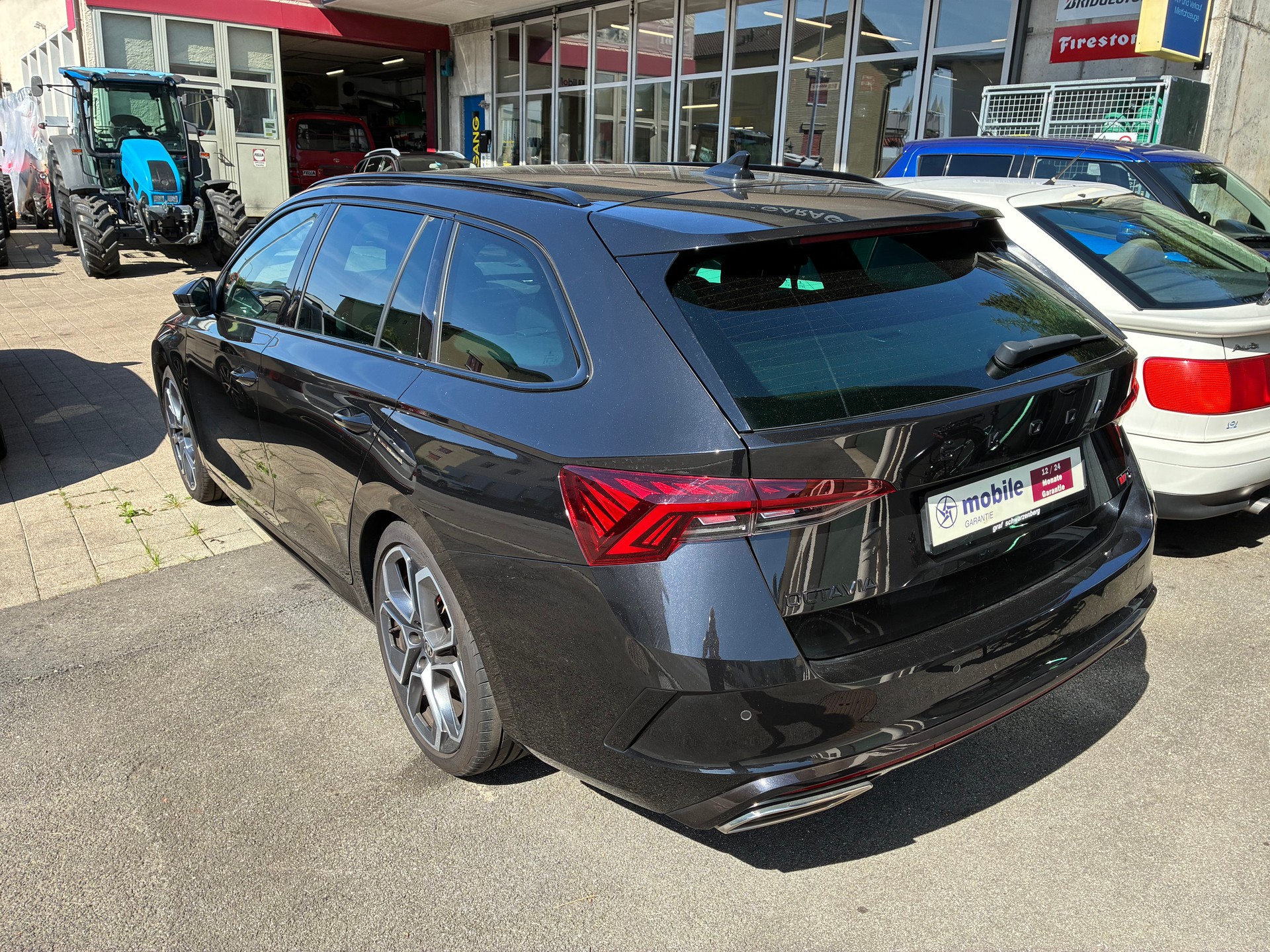 SKODA Octavia Combi 2.0 TSI DSG RS-image-5