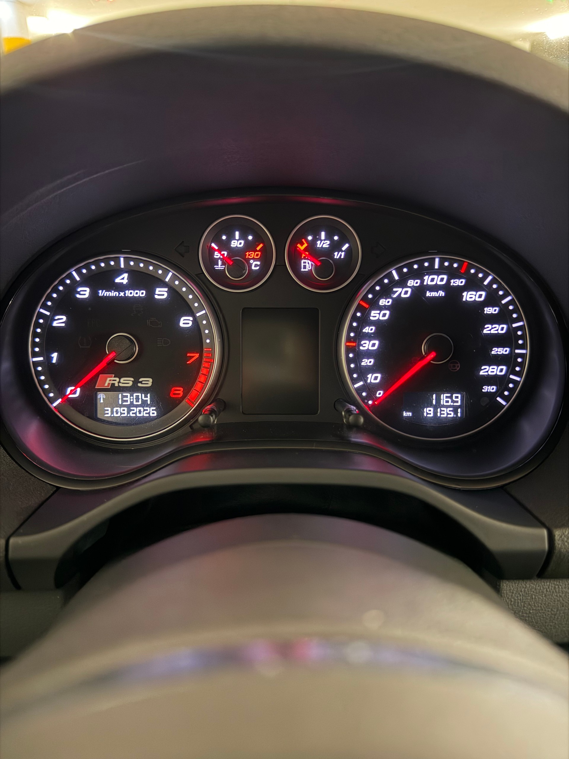 AUDI 2.5 T FSI quattro S-Tronic-image-2