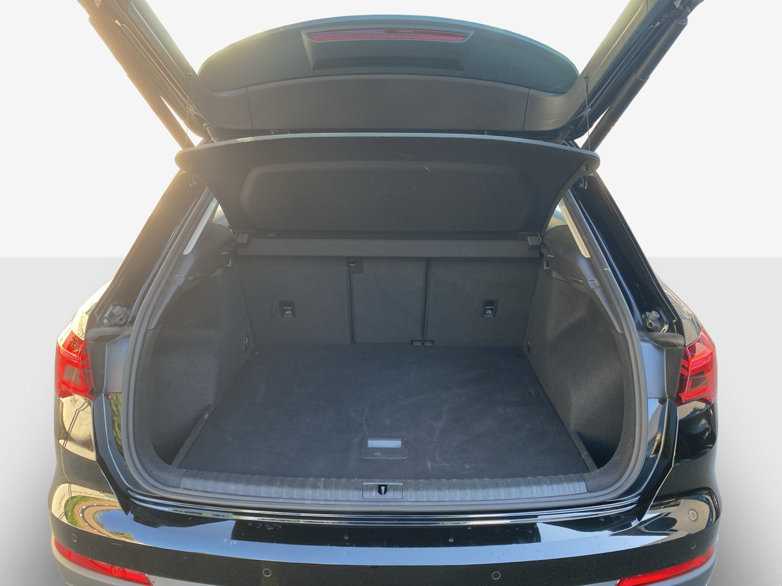 AUDI Q3 35 TFSI Attraction S-tronic-image-12