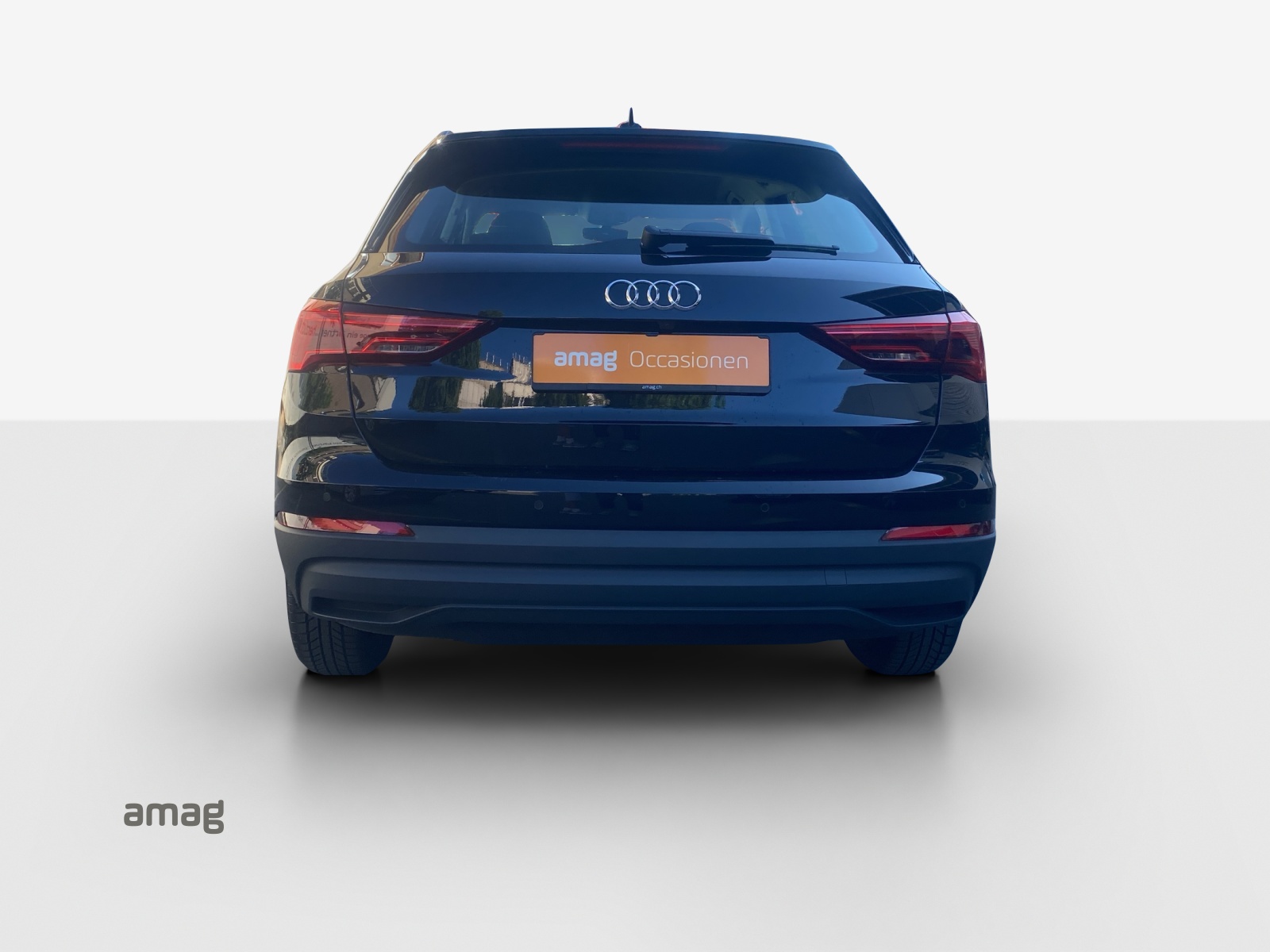 AUDI Q3 35 TFSI Attraction S-tronic-image-3