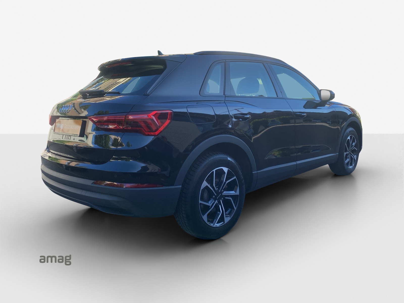 AUDI Q3 35 TFSI Attraction S-tronic-image-4