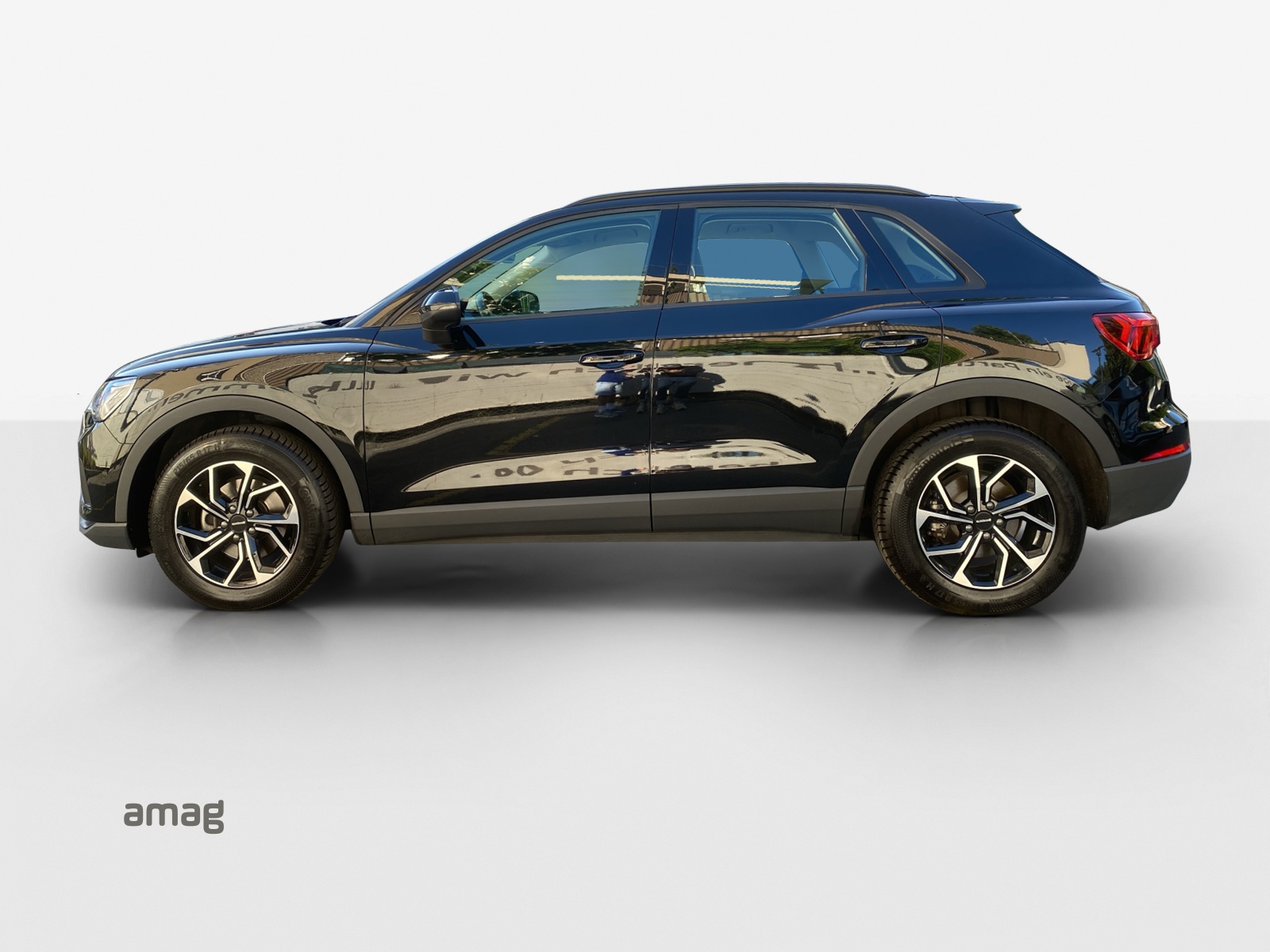 AUDI Q3 35 TFSI Attraction S-tronic-image-1