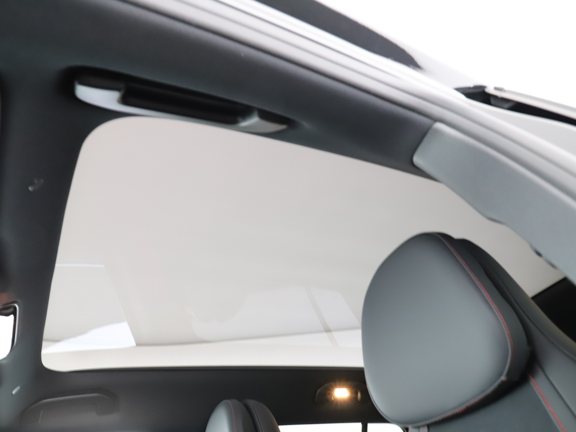 MERCEDES-BENZ GLB 220 4Matic 8G-Tronic-image-12
