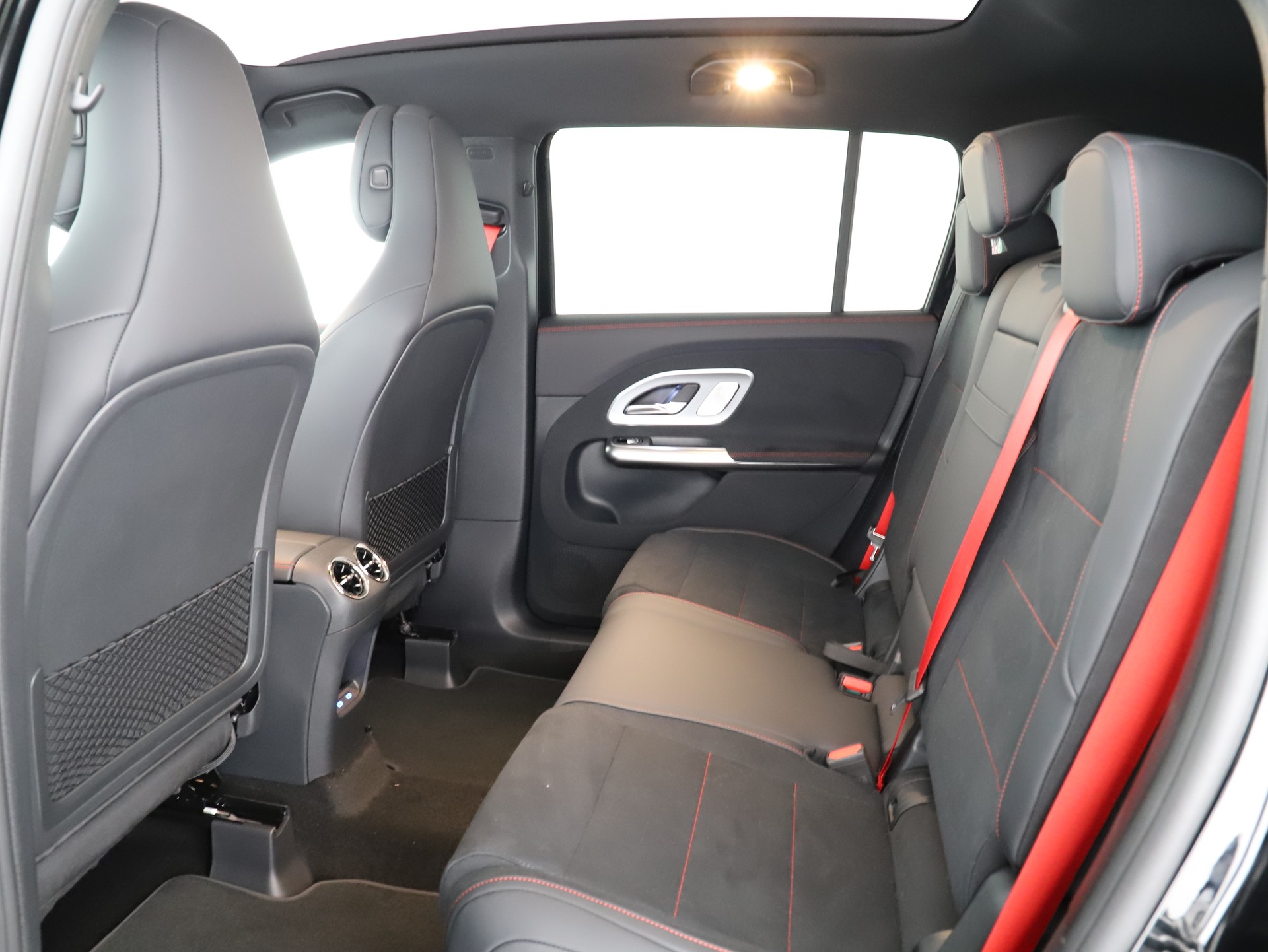 MERCEDES-BENZ GLB 220 4Matic 8G-Tronic-image-10