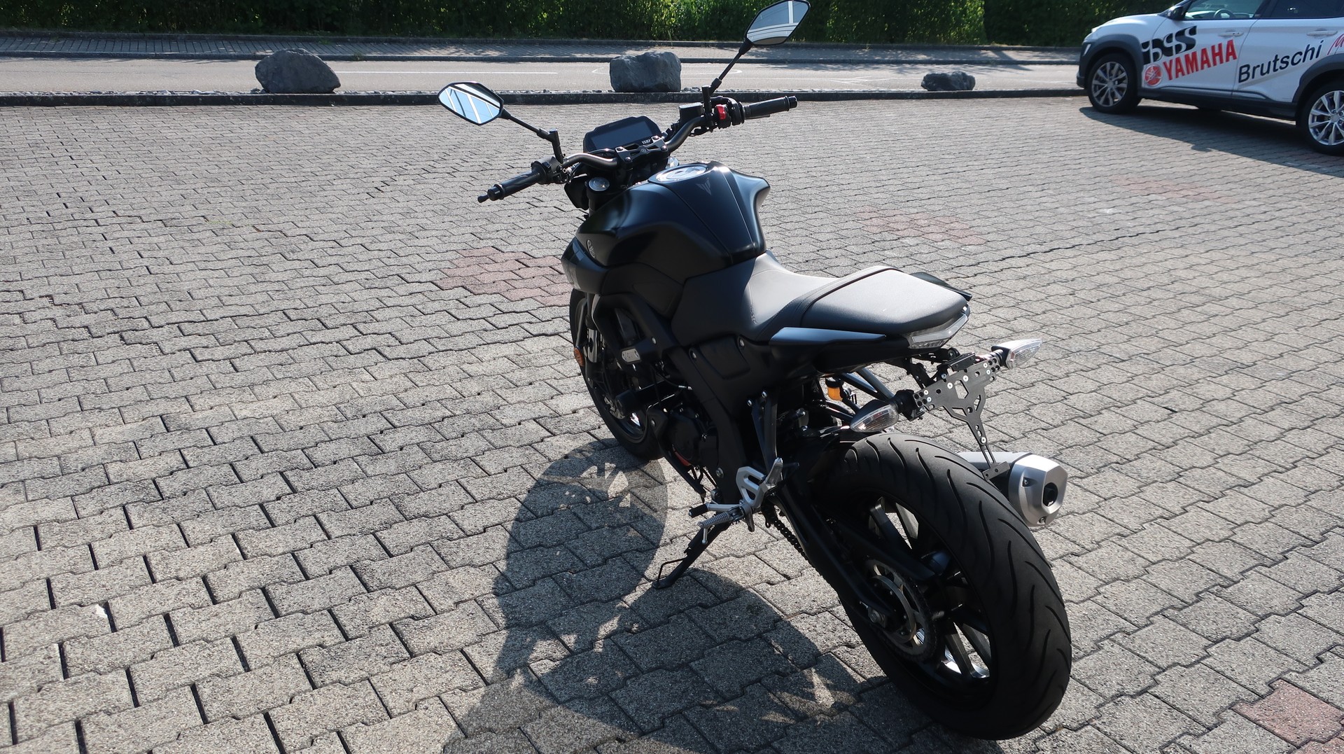 YAMAHA MT-125 ABS-showroom-element-1