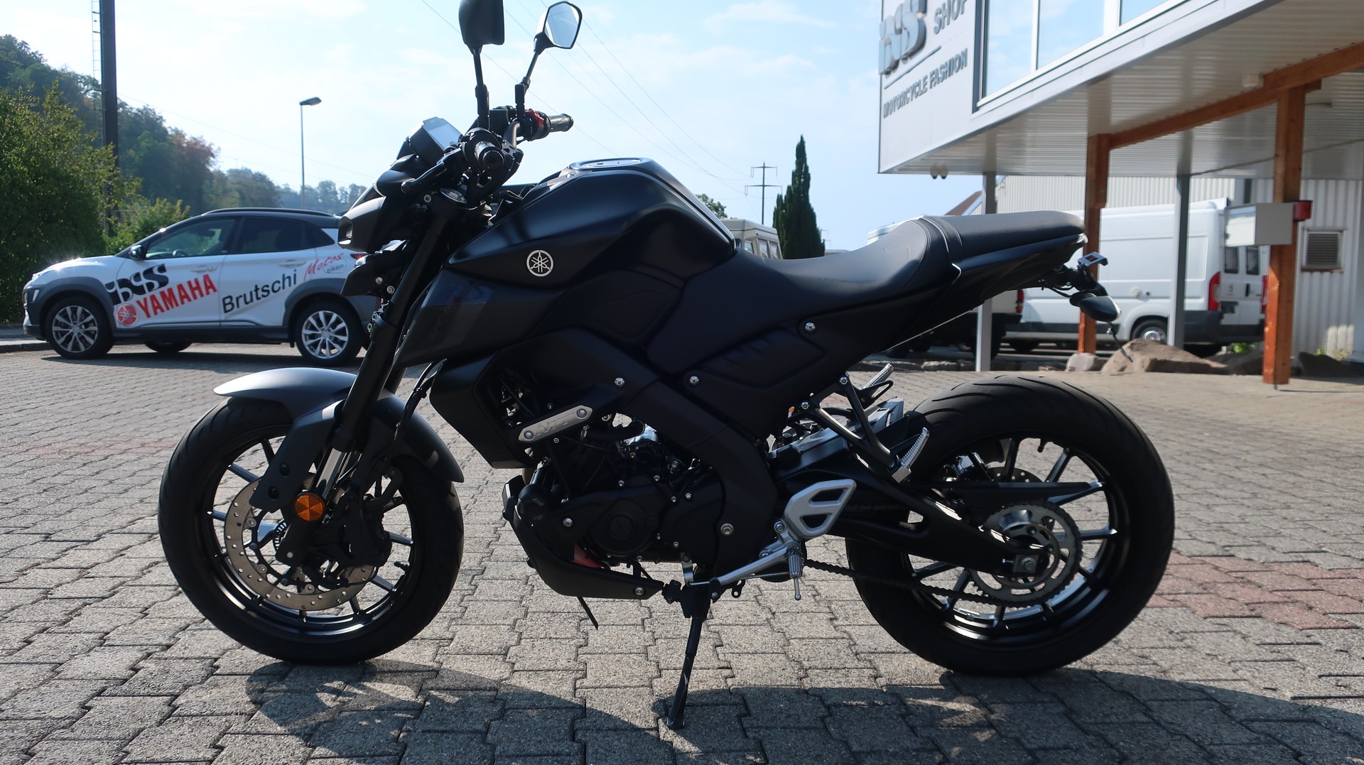 YAMAHA MT-125 ABS-showroom-element-2