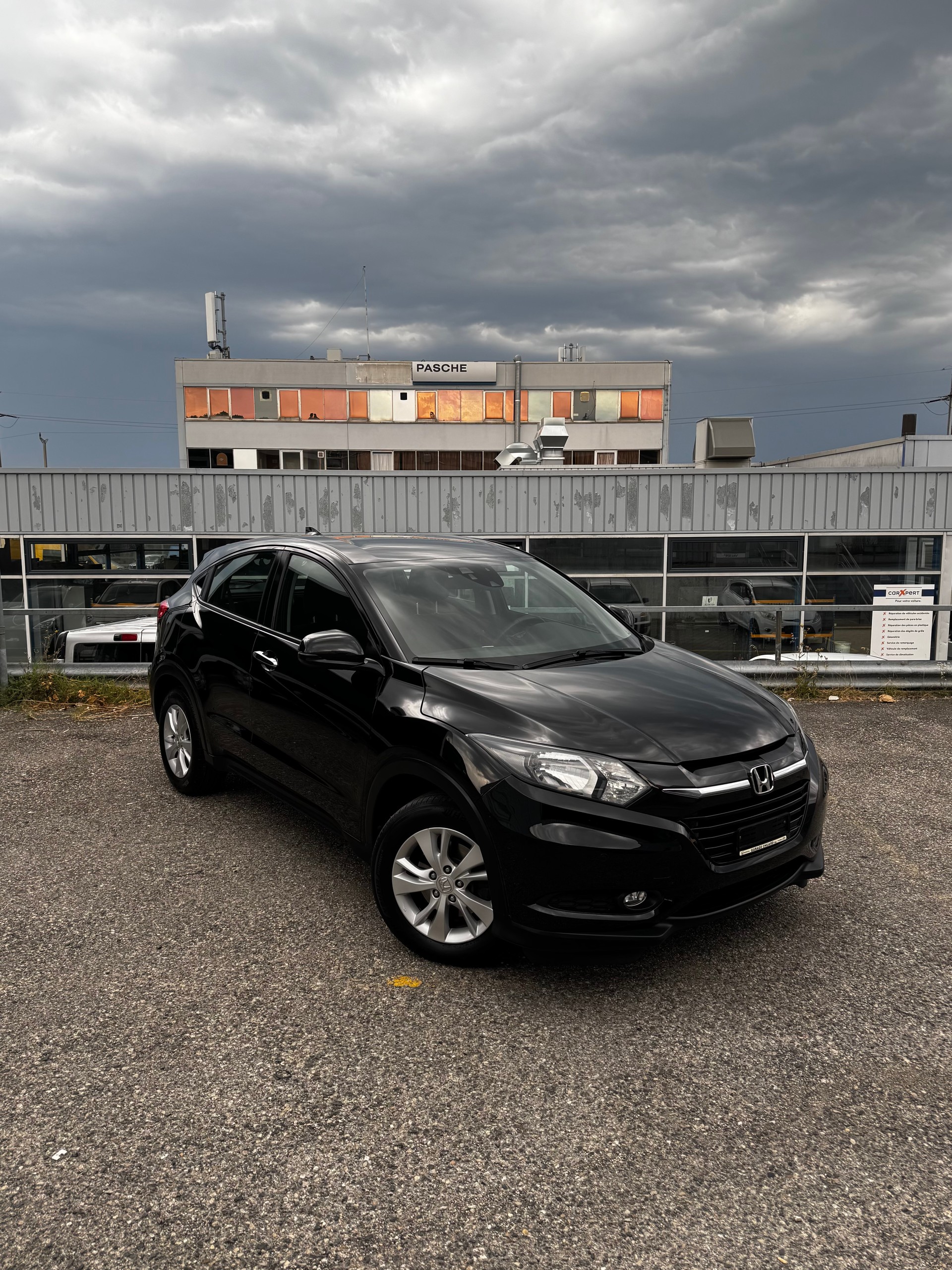 HONDA HR-V 1.6i-DTEC Elegance-image-2