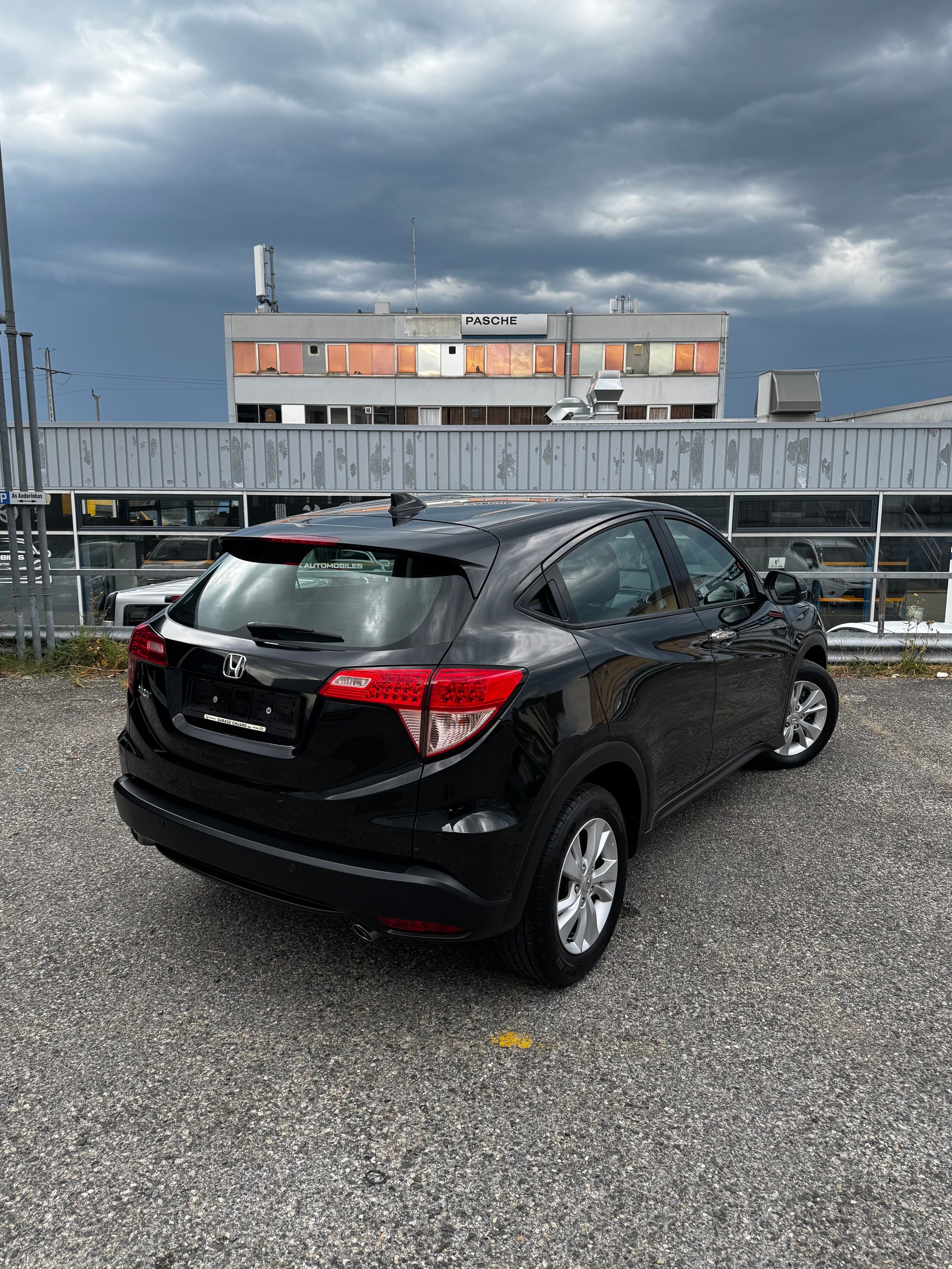 HONDA HR-V 1.6i-DTEC Elegance-image-1