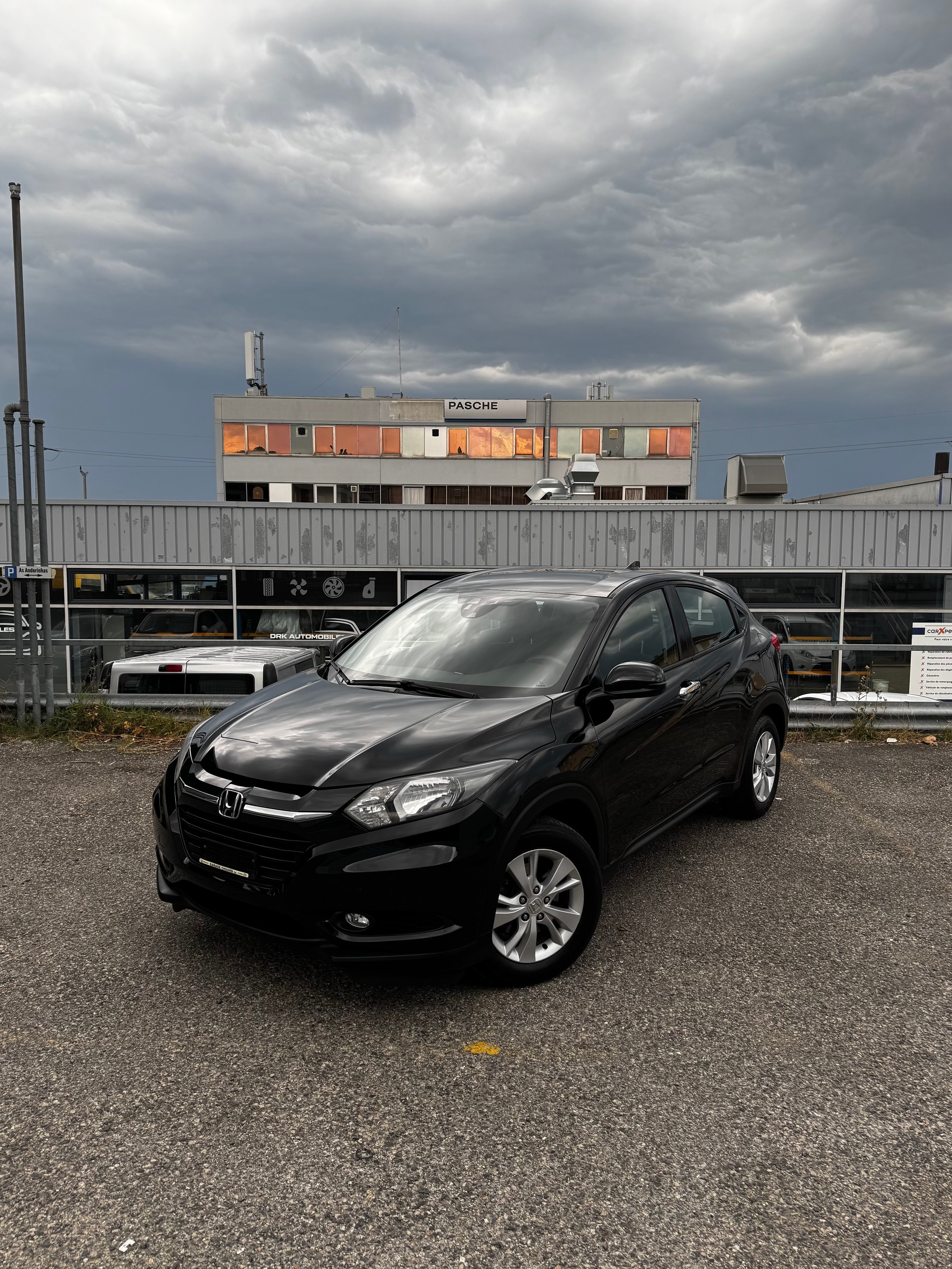 HONDA HR-V 1.6i-DTEC Elegance-image-0