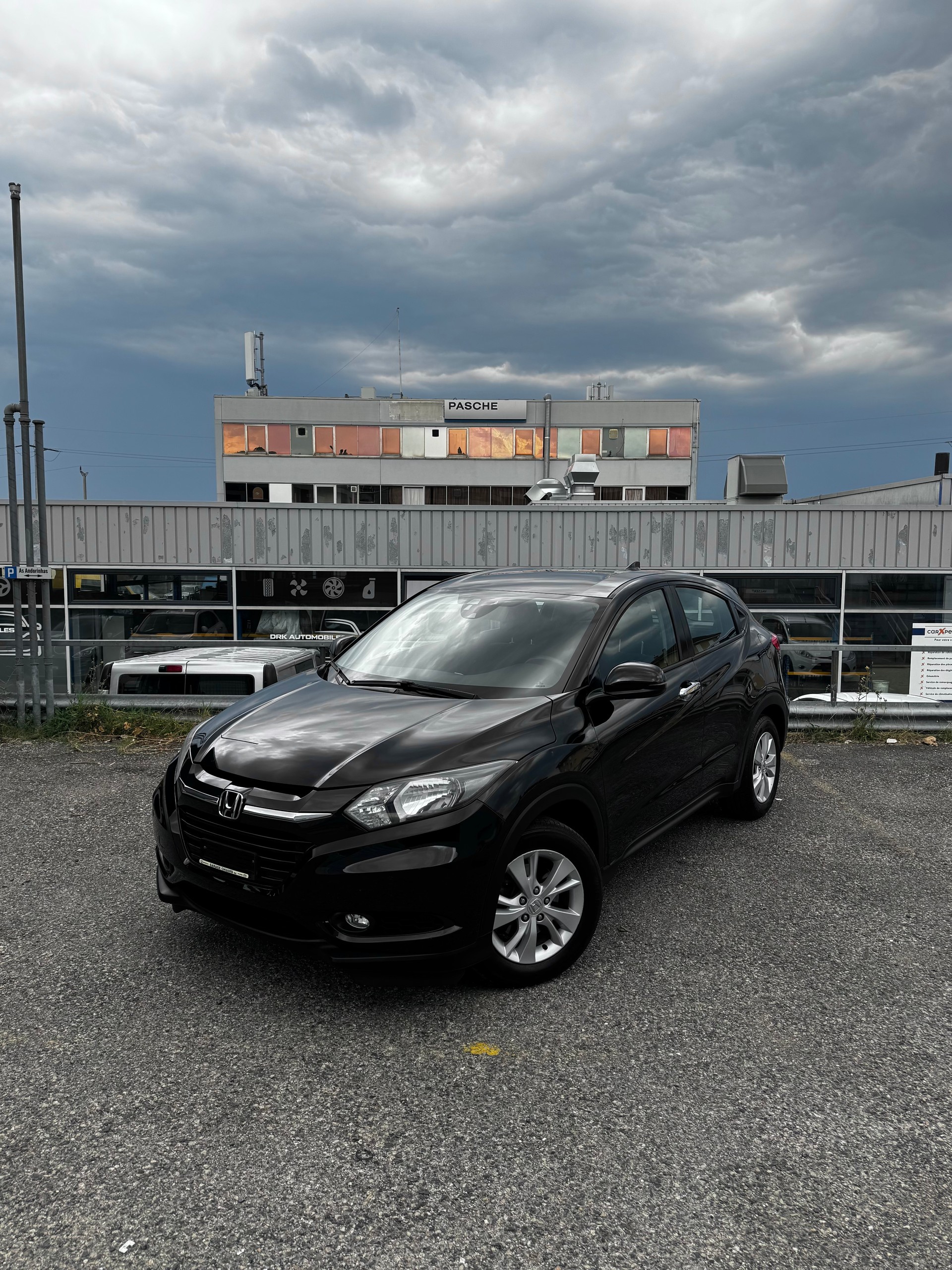 HONDA HR-V 1.6i-DTEC Elegance-image-0