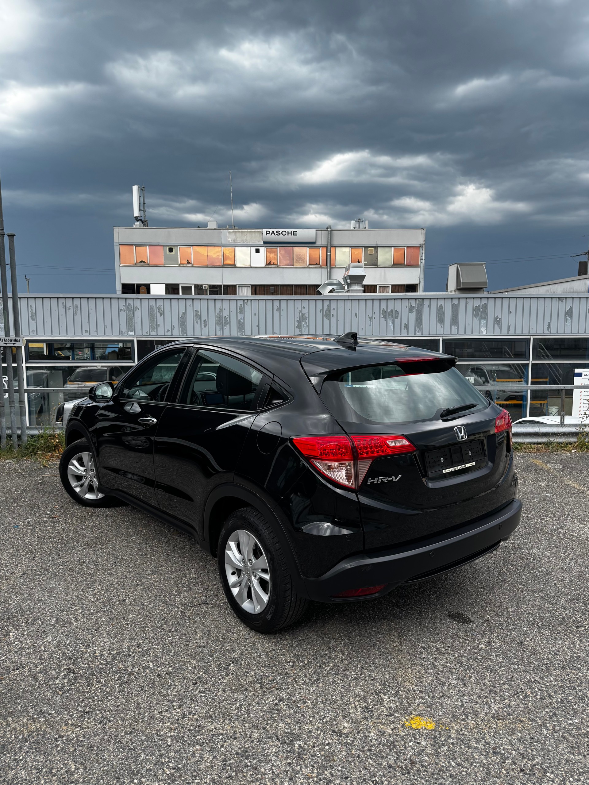 HONDA HR-V 1.6i-DTEC Elegance-image-3