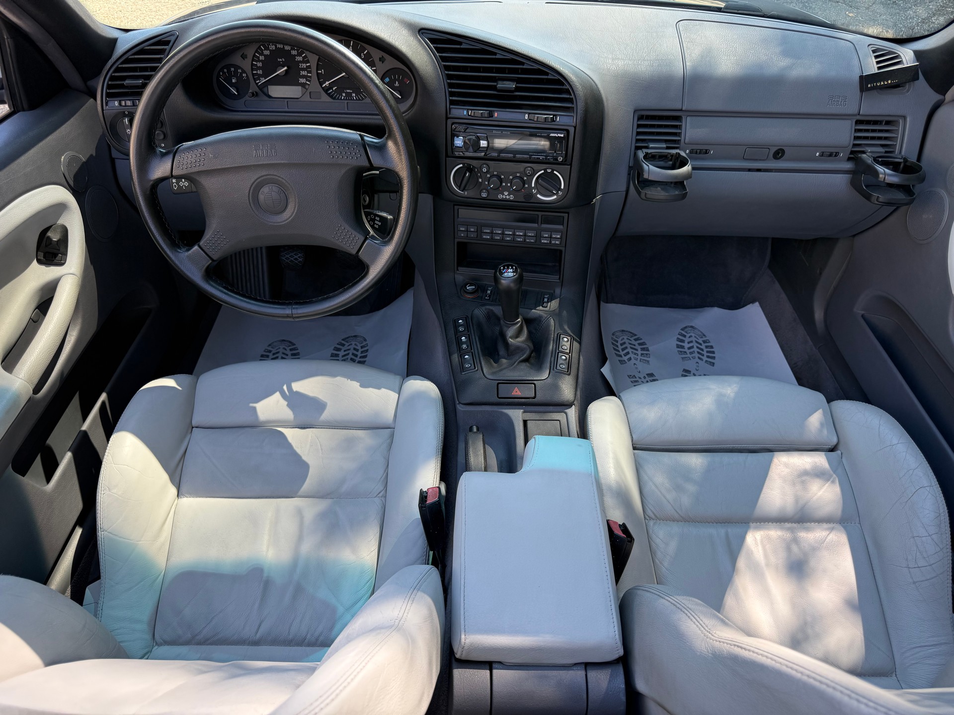 BMW 325i Cabrio-image-8