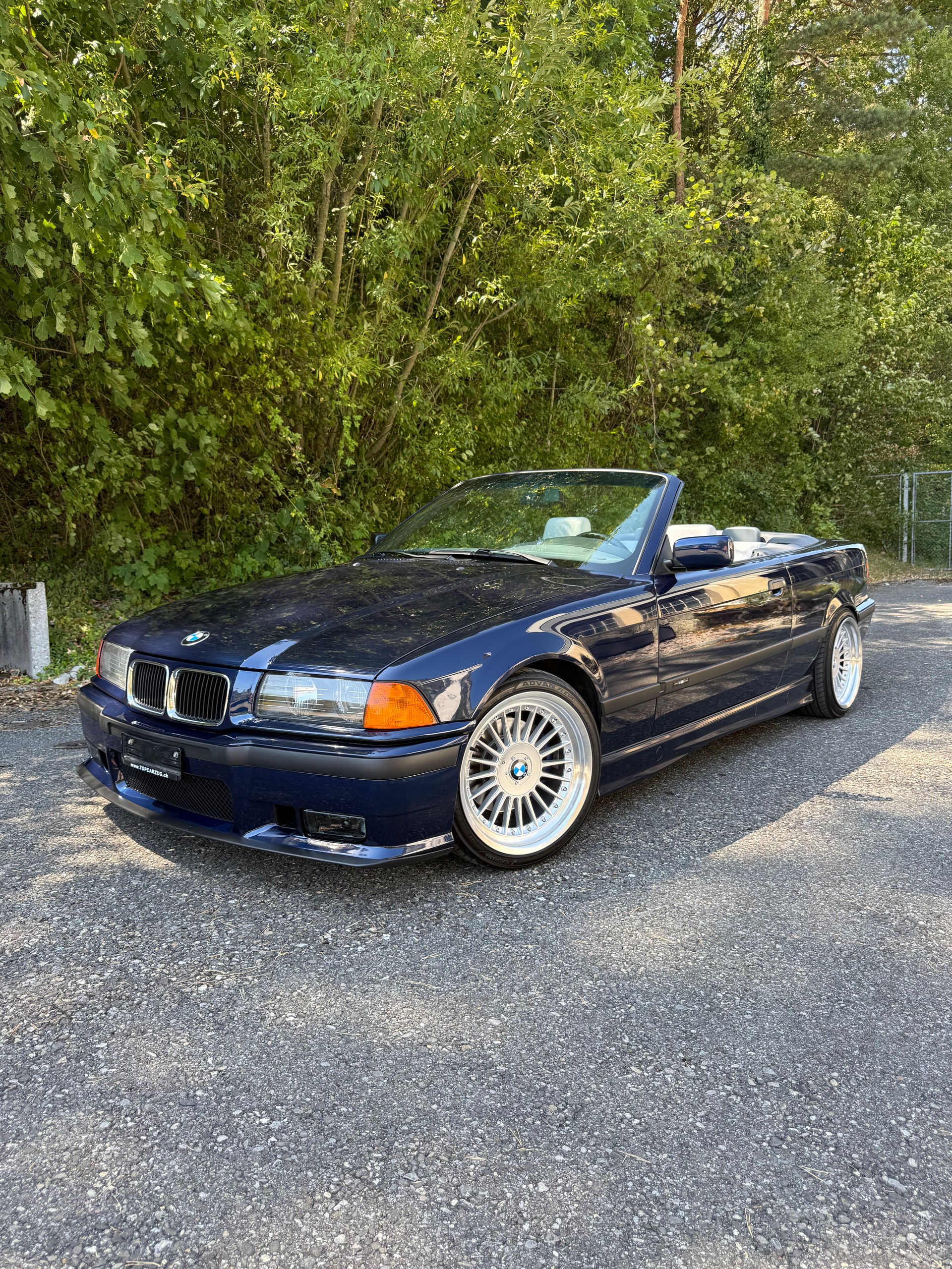 BMW 325i Cabrio-image-0