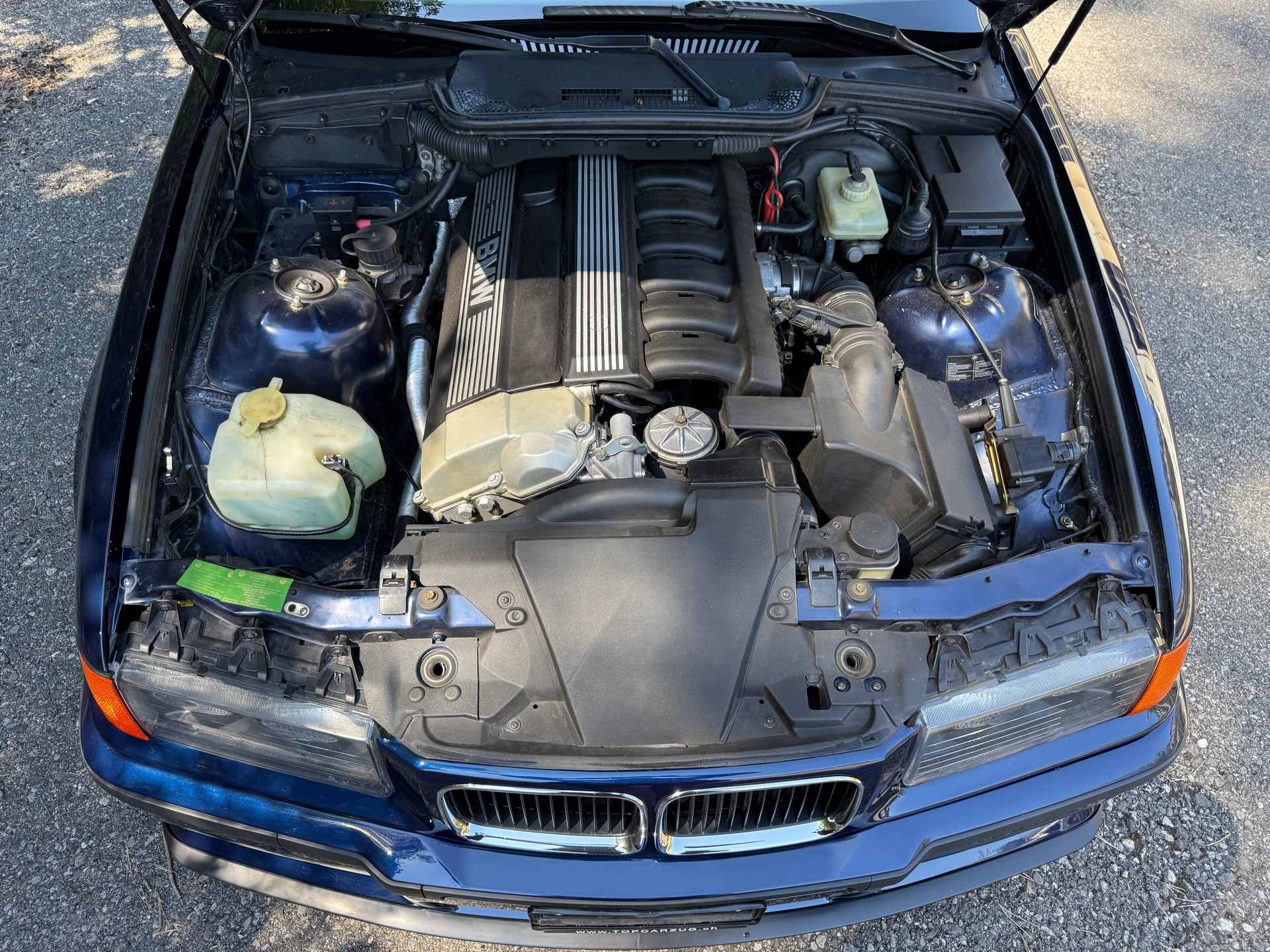 BMW 325i Cabrio-image-13