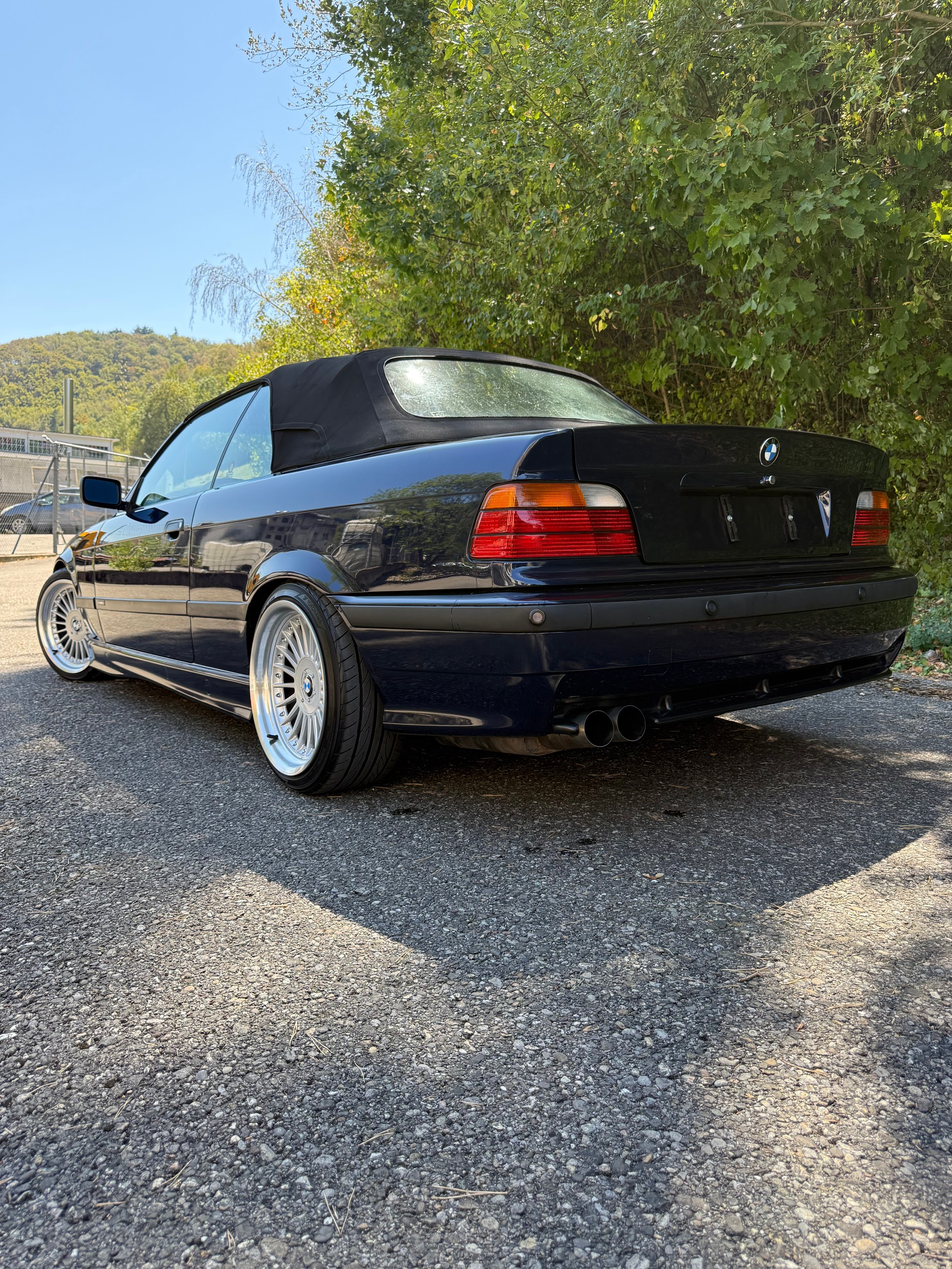 BMW 325i Cabrio-image-6